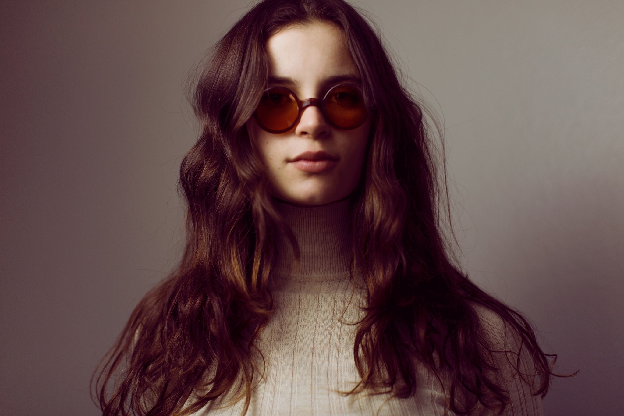 Woman with long brown hair and sunglasses HD Wallpaper