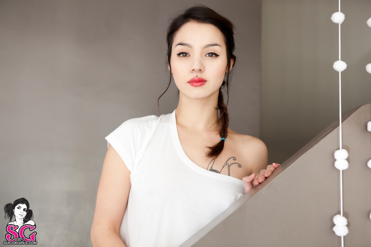 Woman with tattoo and pierced septum HD Wallpaper