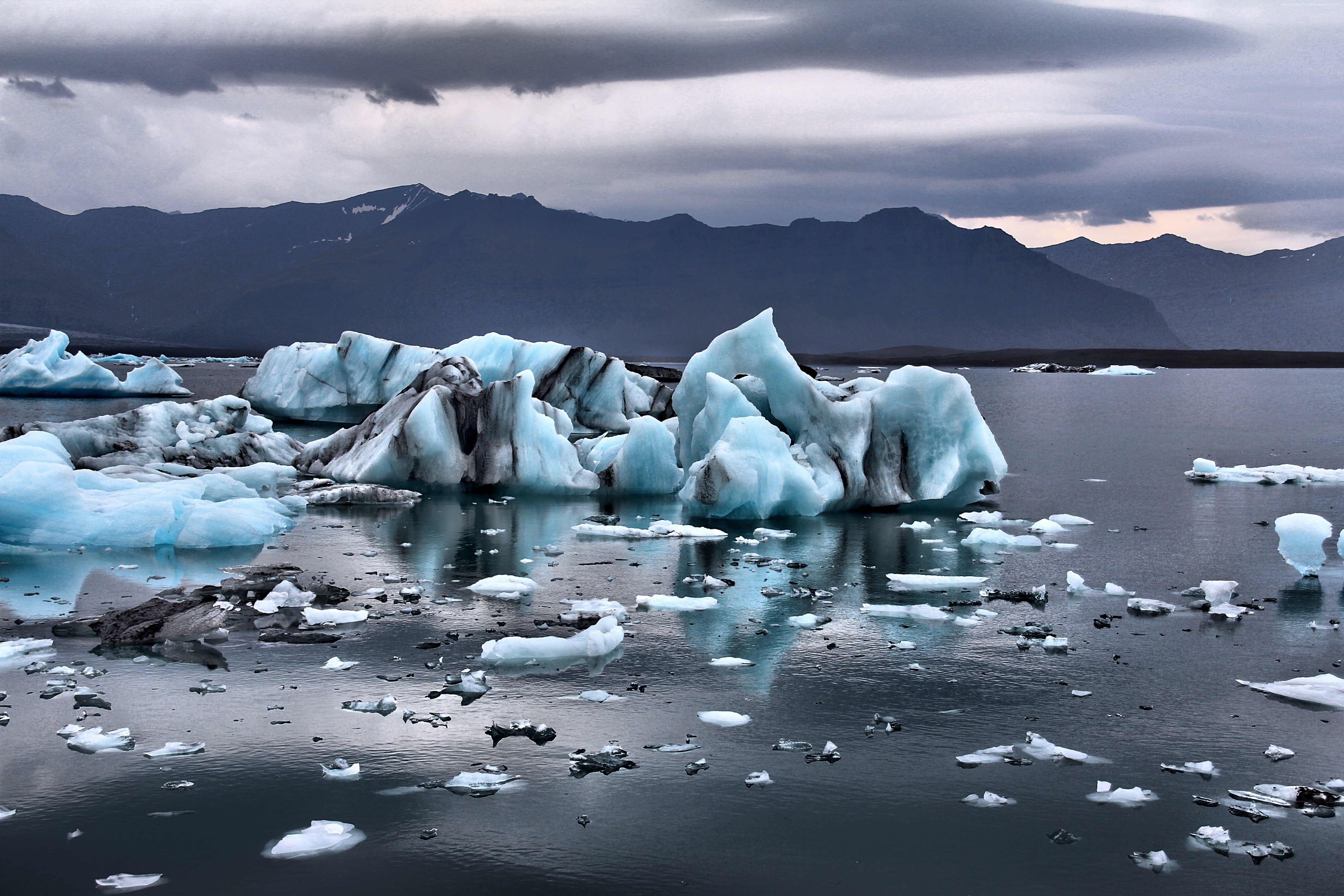 Icebergs in Joekulsarlon Lagoon with Mountains HD Wallpaper