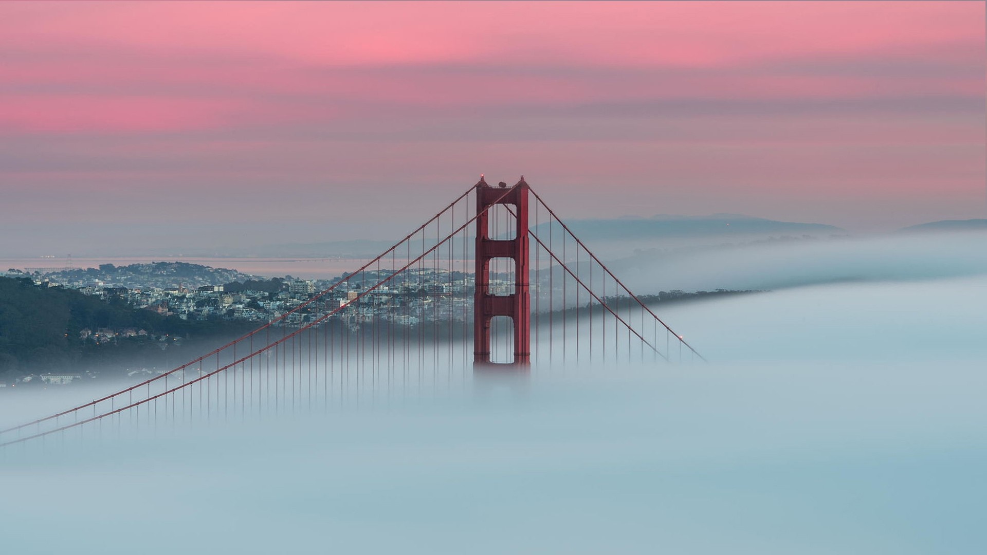 Golden Gate Bridge in fog at sunrise HD Wallpaper