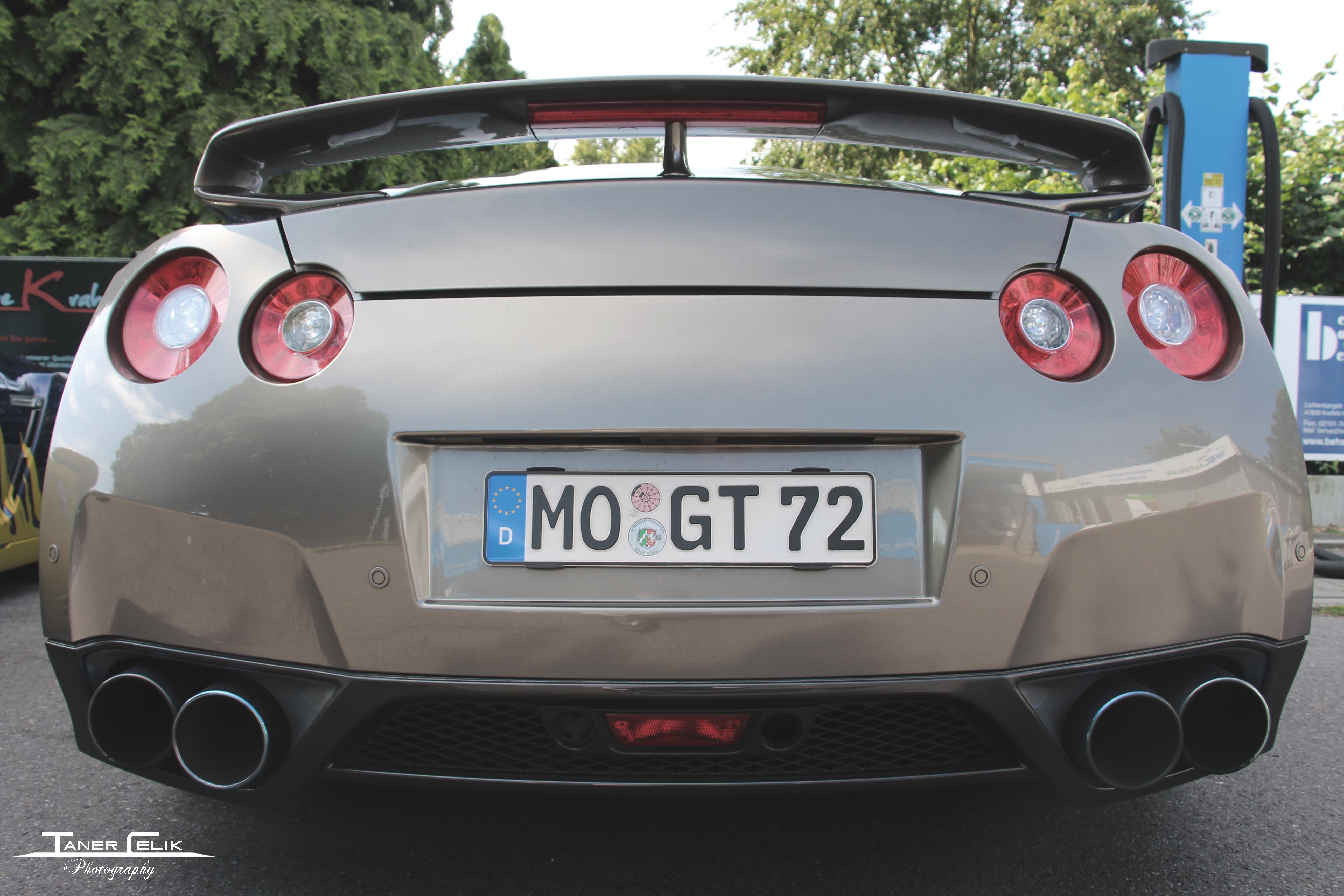 Nissan GT-R R35 with MO GT 72 license plate HD Wallpaper