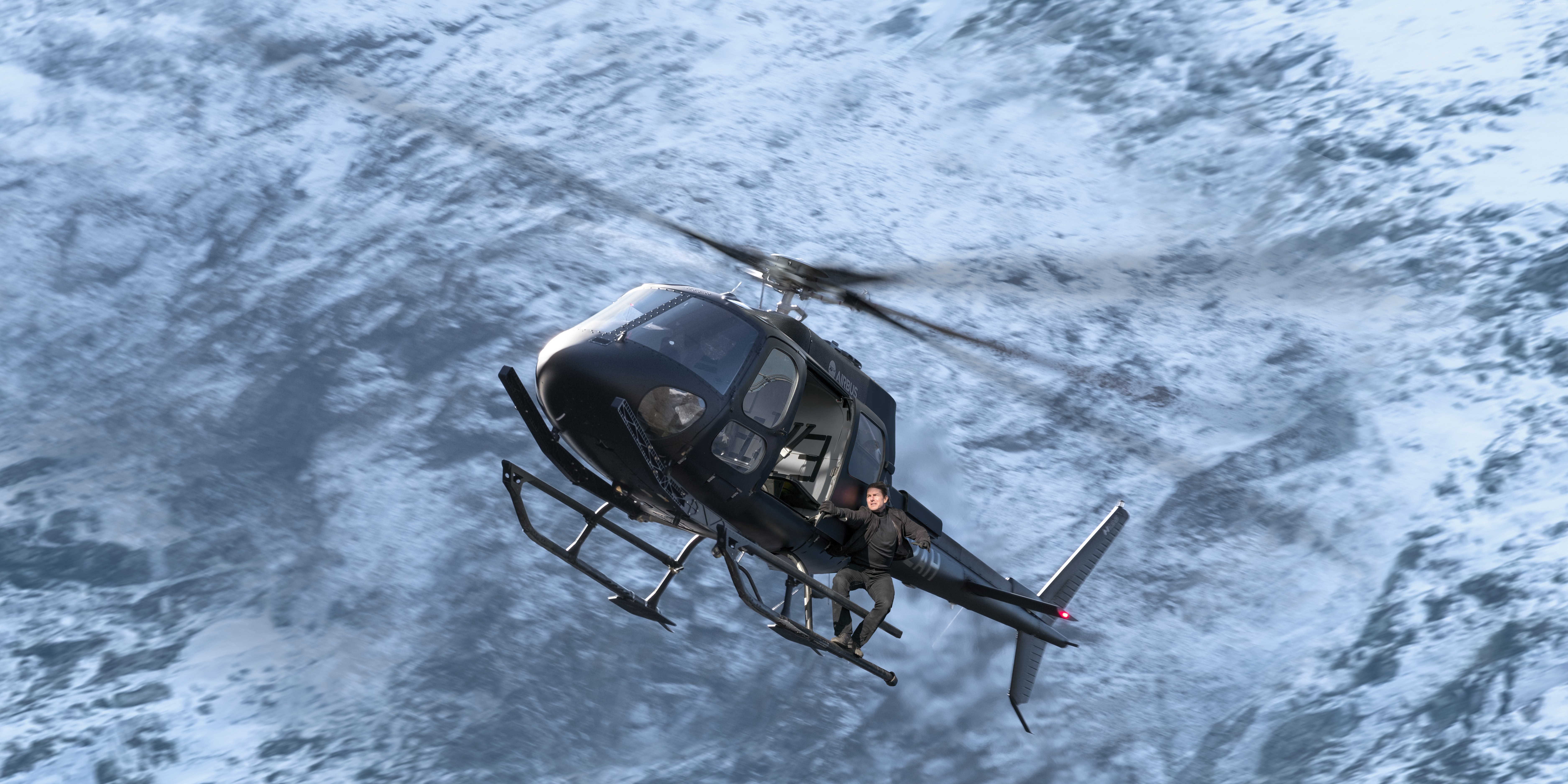 Tom Cruise from Mission: Impossible - Fallout in a helicopter HD Wallpaper