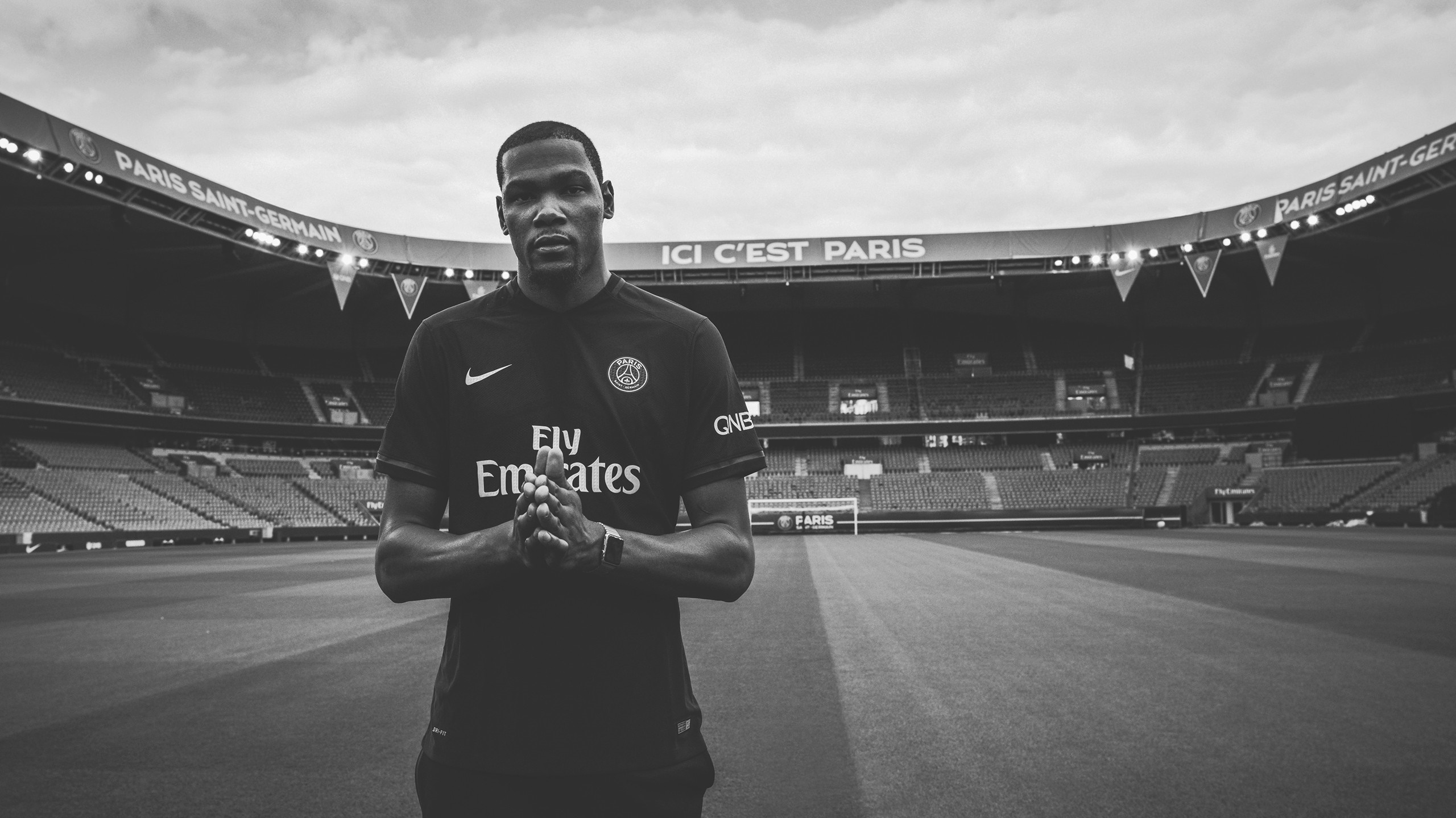 Kevin Durant in Paris Saint-Germain Stadium HD Wallpaper