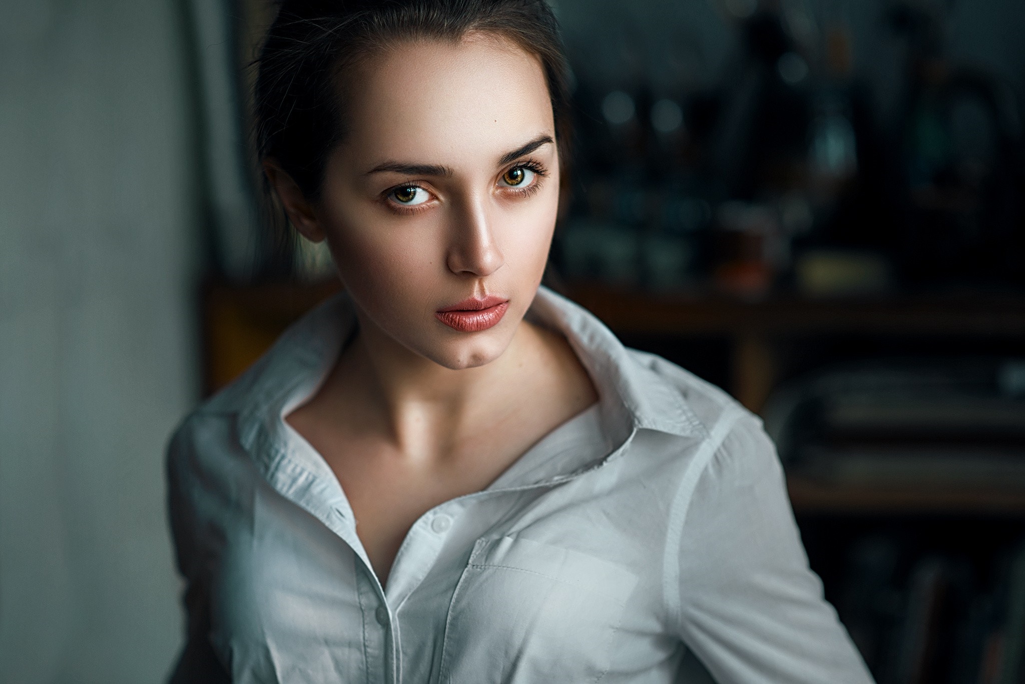 Woman in white shirt looking at the camera HD Wallpaper