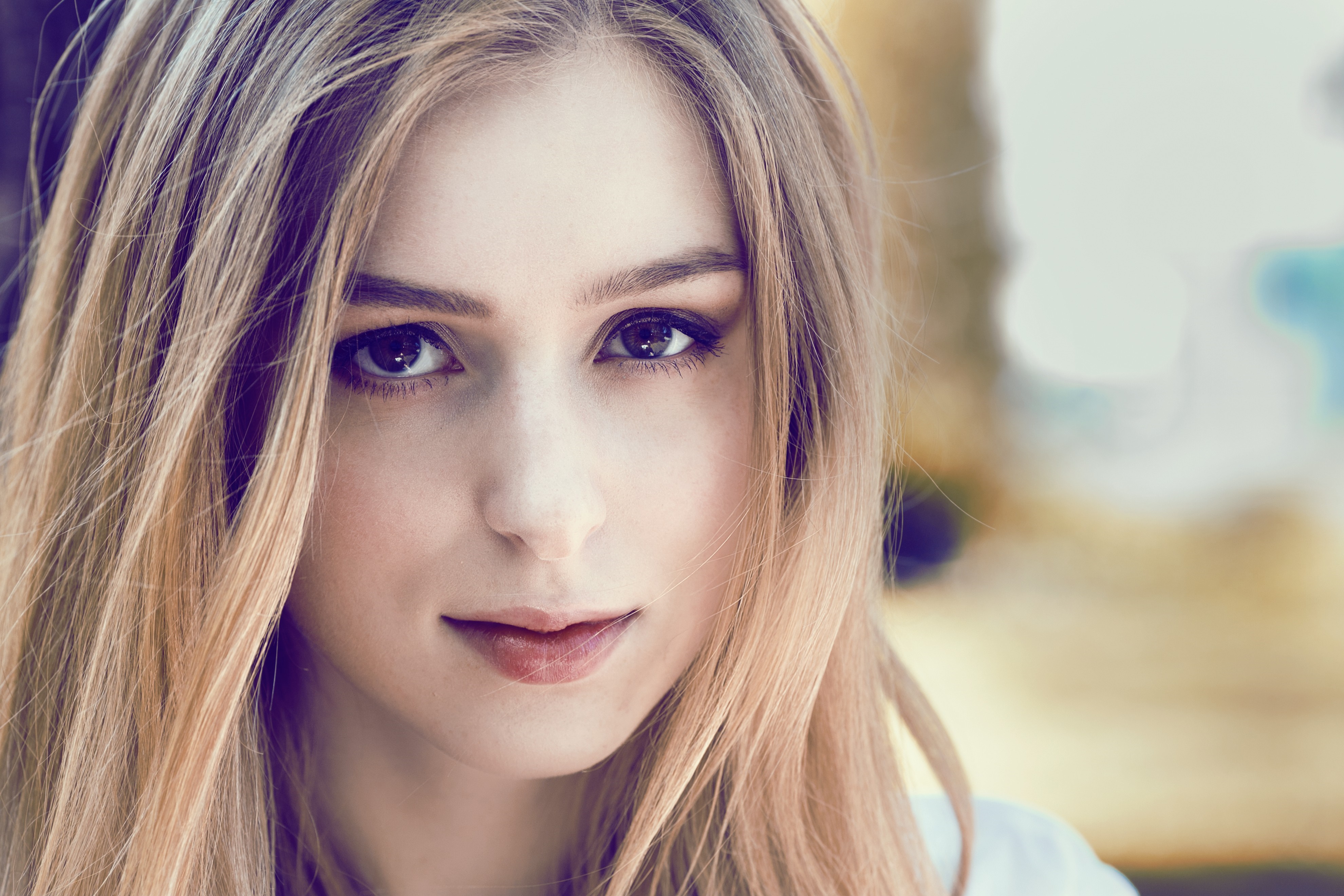 Close up portrait of a young woman with blonde hair HD Wallpaper