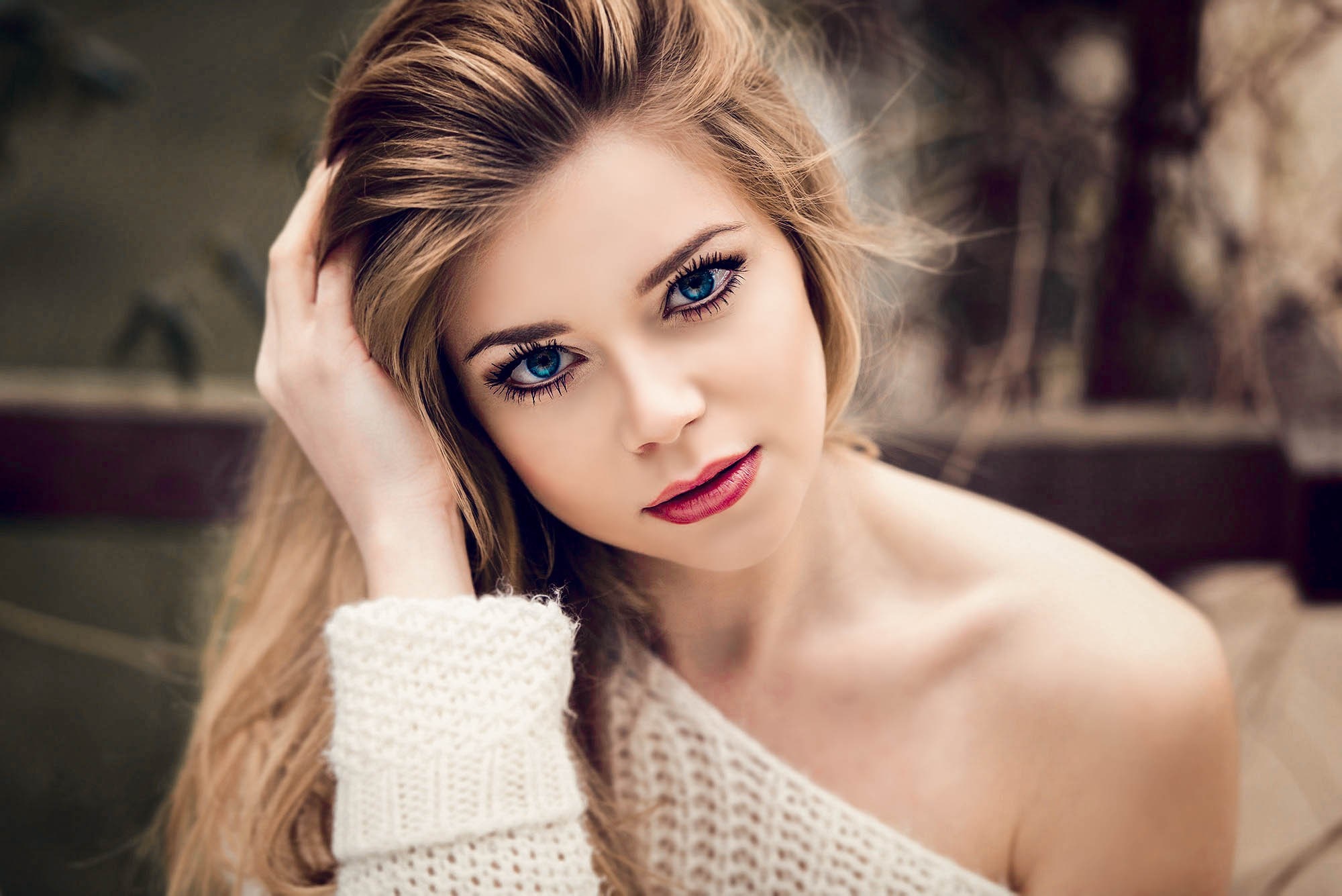 Woman with blonde hair and blue eyes wearing a white sweater HD Wallpaper