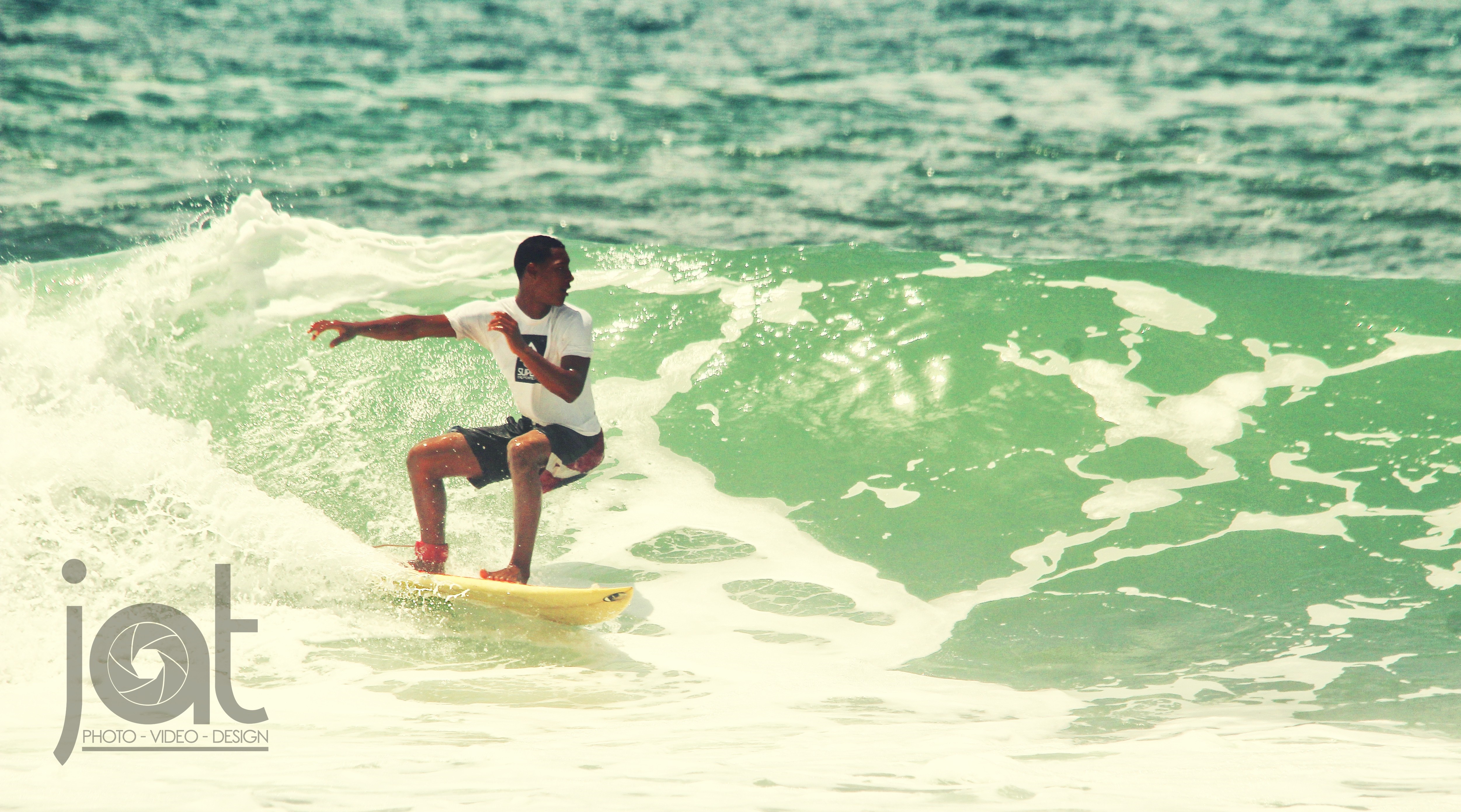 Surfer riding a wave in Bocas del Toro, Panama HD Wallpaper