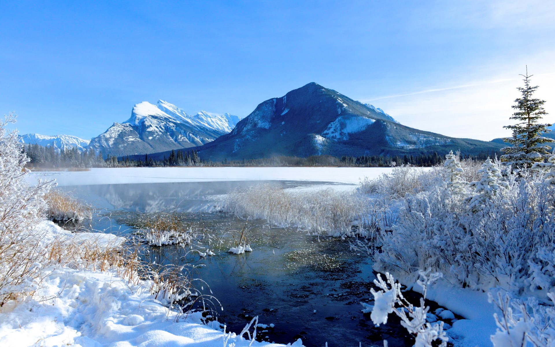 Snowy Mountains and Frozen Lake in Banff National Park HD Wallpaper