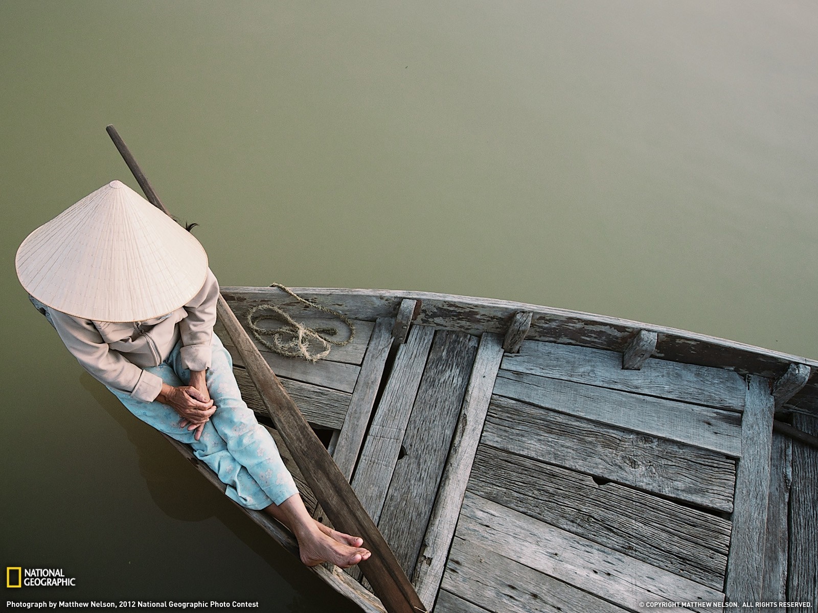 Person in a conical hat in a wooden boat on water HD Wallpaper