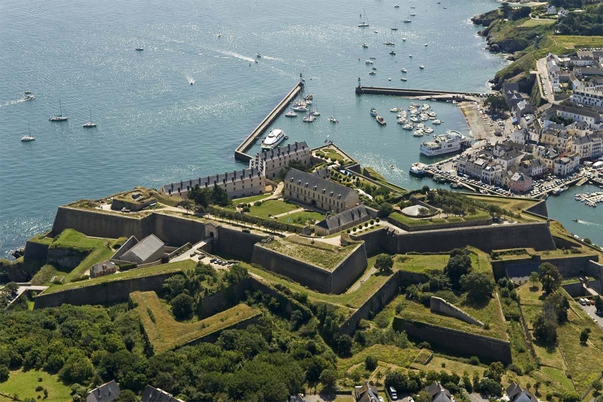Fortified Citadel and Harbor of Belle-Île-en-Mer, France HD Wallpaper