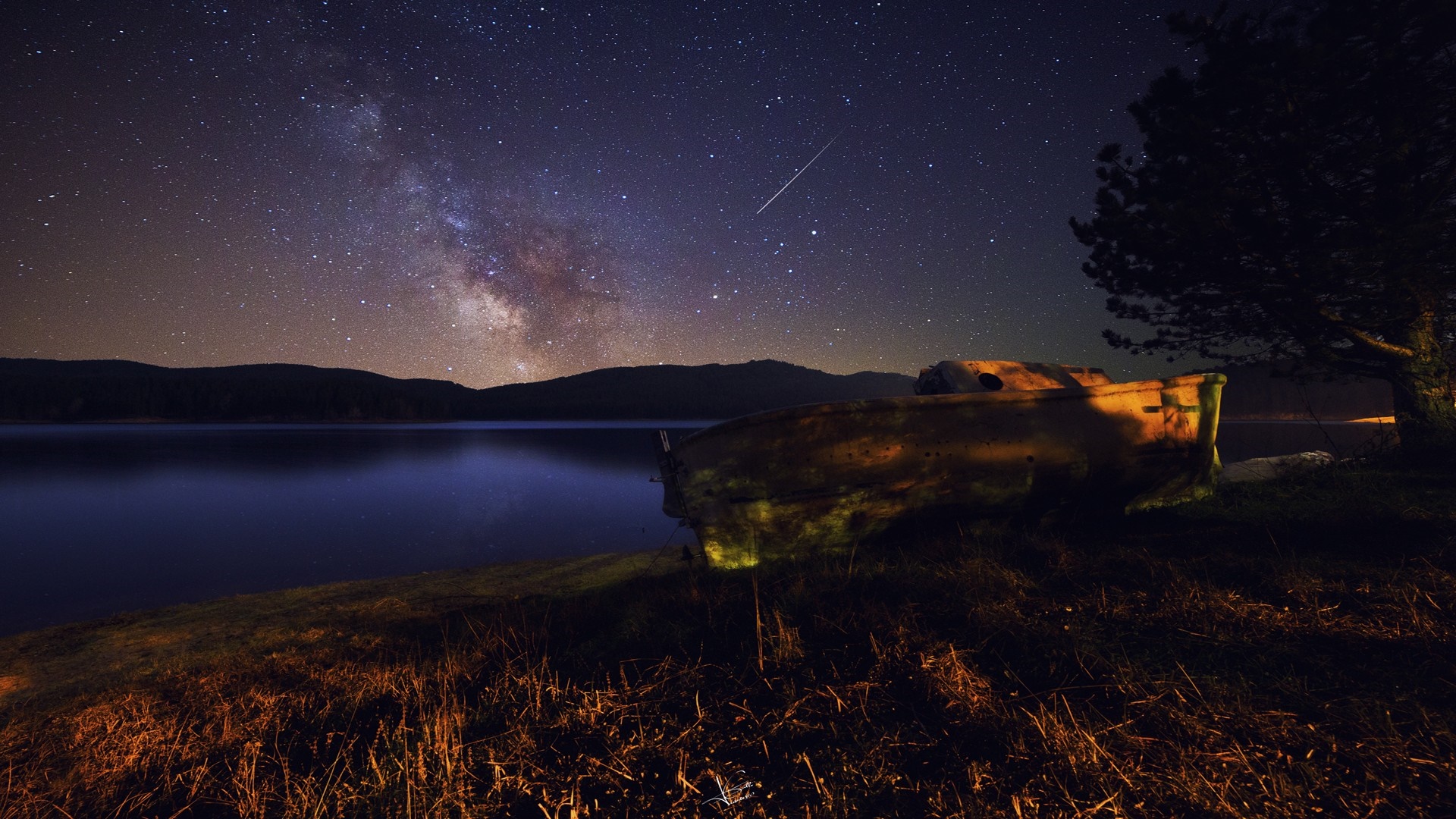 Boat under the Milky Way at night HD Wallpaper