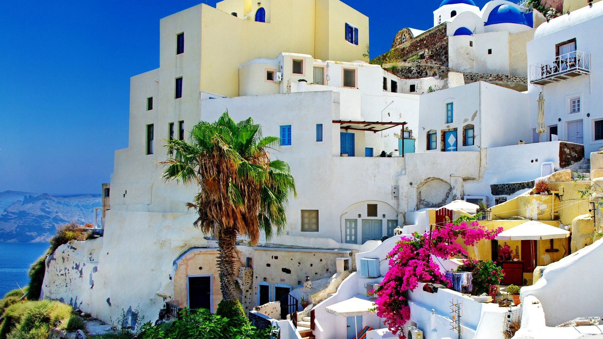 White buildings with blue domes in Santorini, Greece HD Wallpaper