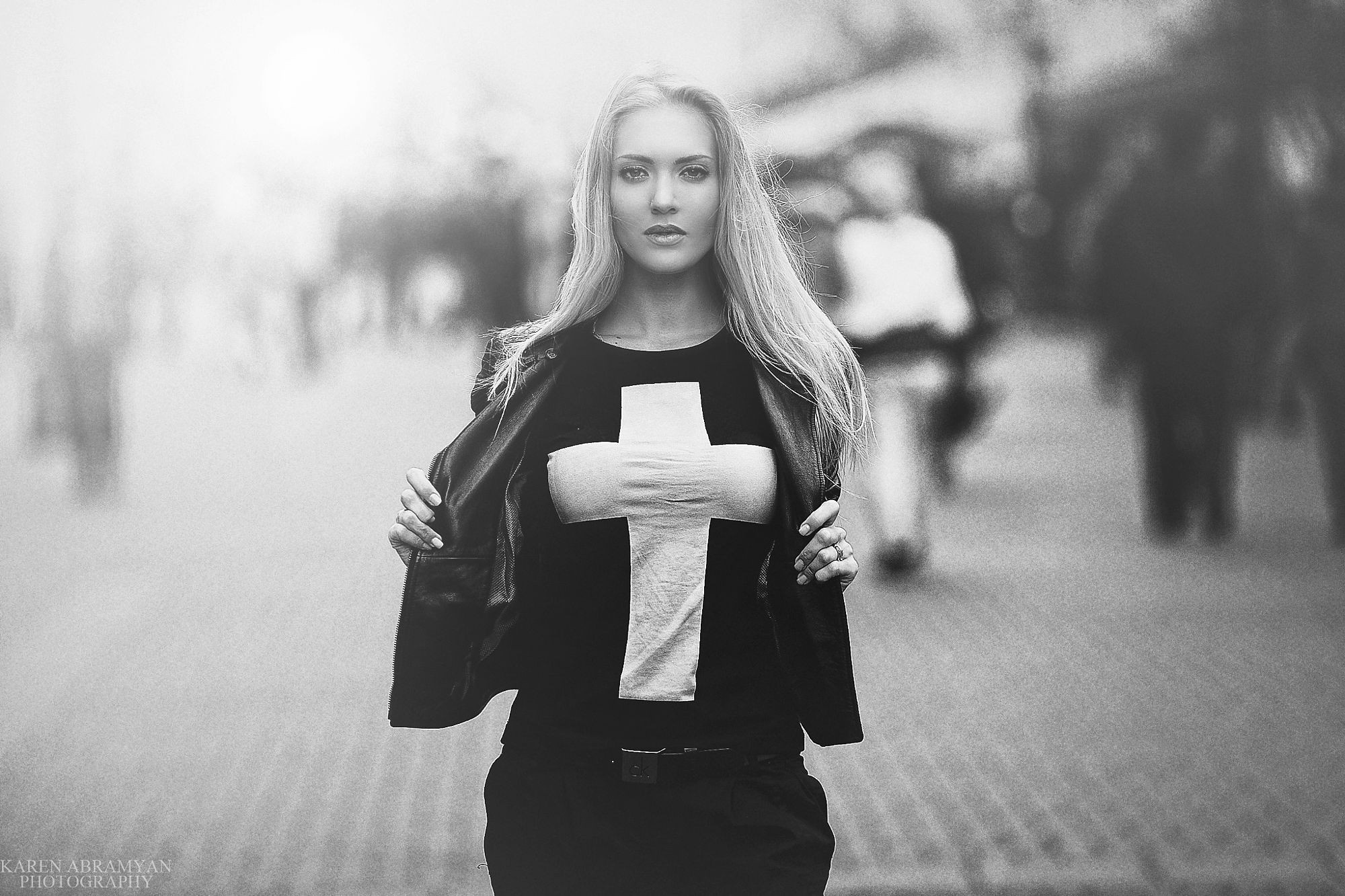 Woman wearing a t-shirt with a cross design HD Wallpaper
