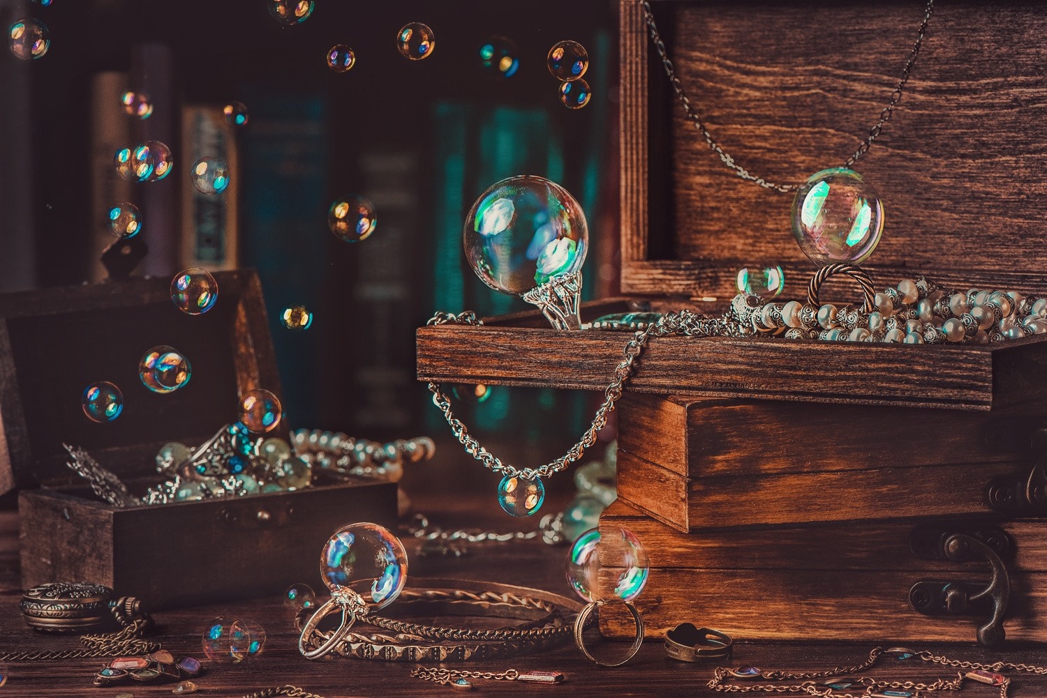 Bubbles and jewelry in wooden chests HD Wallpaper