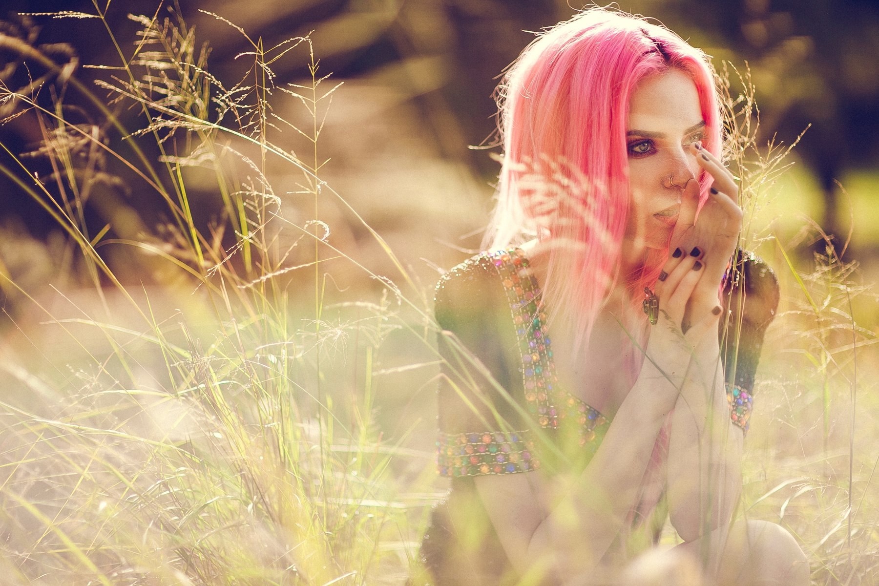 Woman with pink hair in a field HD Wallpaper
