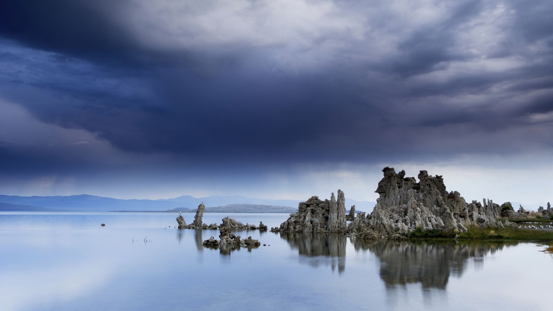 Mono Lake Tufa Towers under stormy sky HD Wallpaper