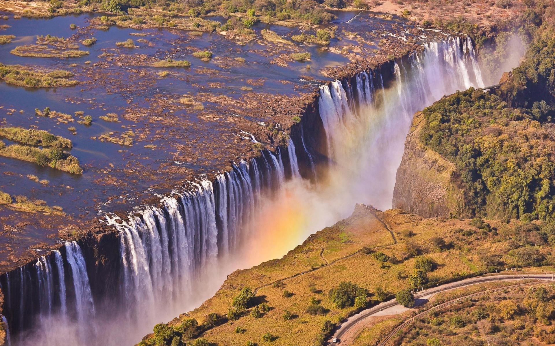 Victoria Falls with a rainbow HD Wallpaper