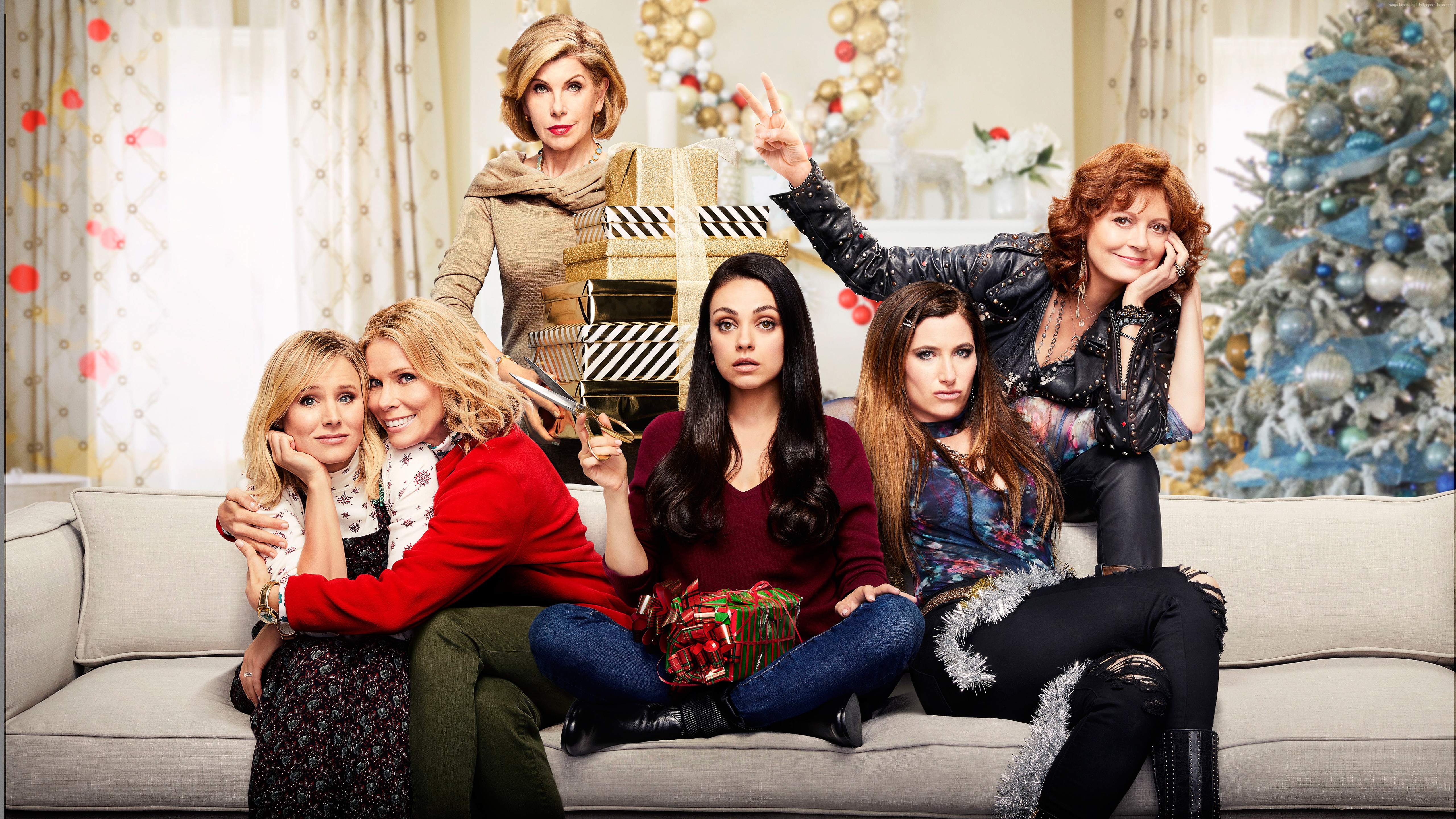 A Bad Moms Christmas cast on couch HD Wallpaper
