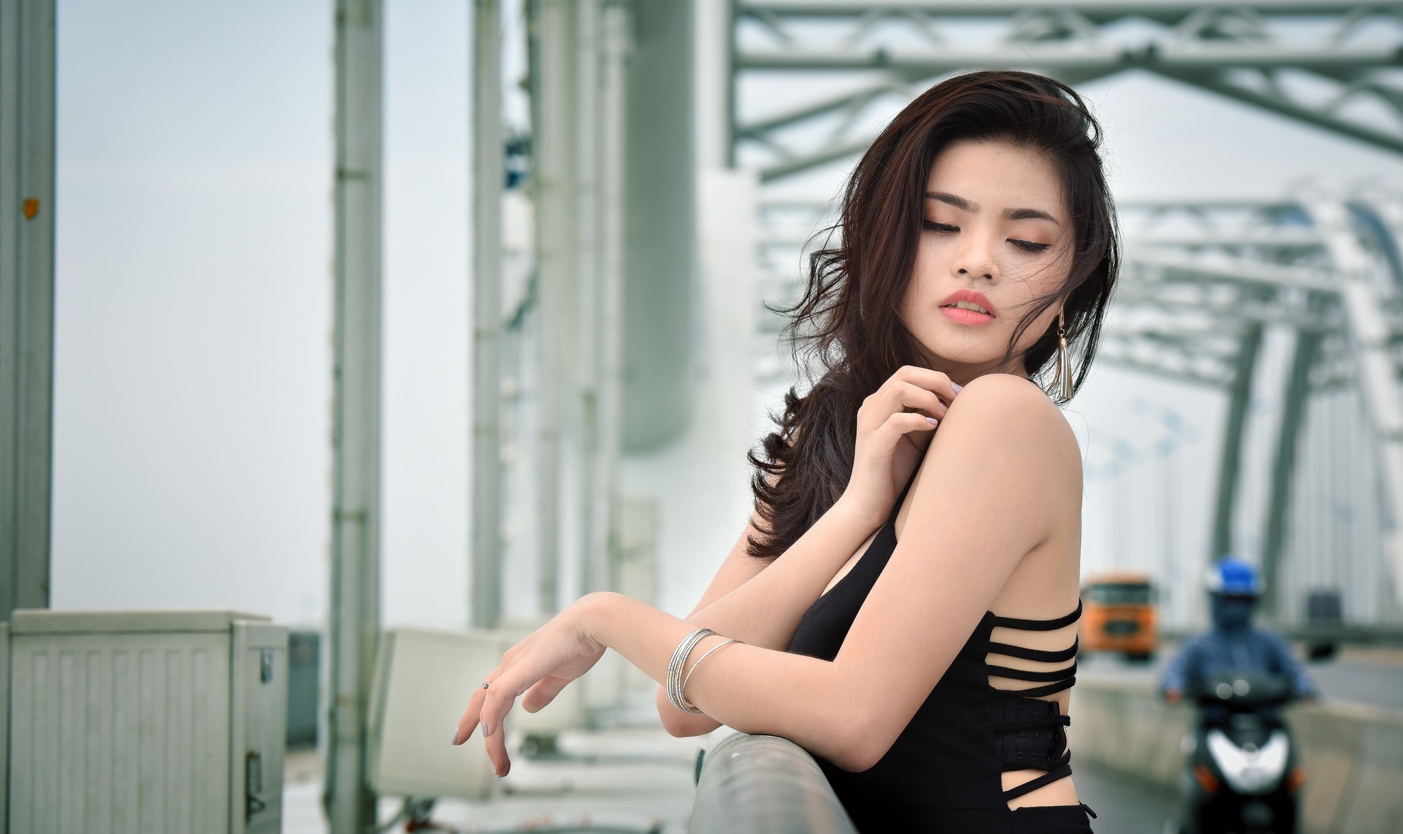 Woman with long hair wearing a black dress on a bridge HD Wallpaper
