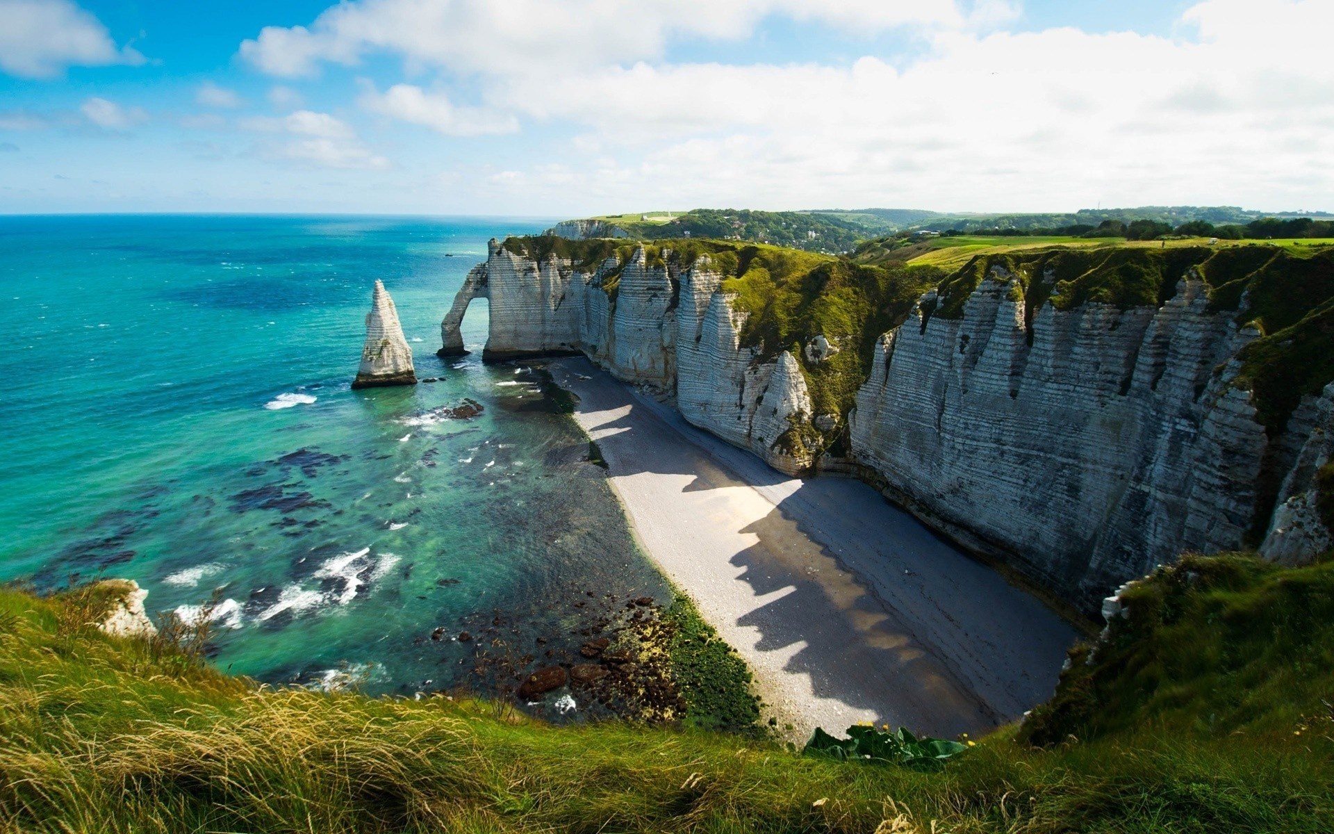 Etretat cliffs and beach with turquoise water HD Wallpaper