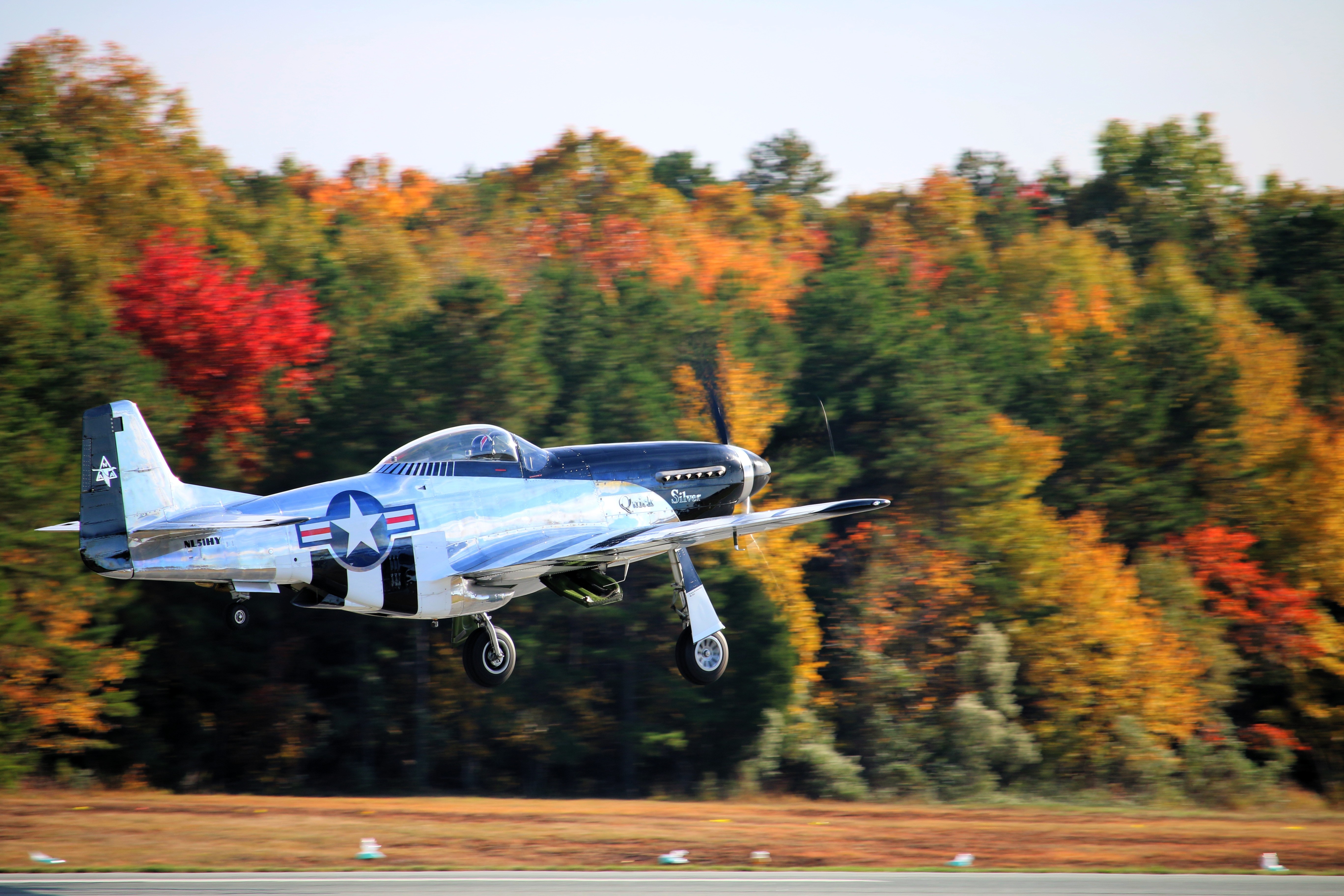 North American P-51 Mustang 'Quick Silver' in flight HD Wallpaper