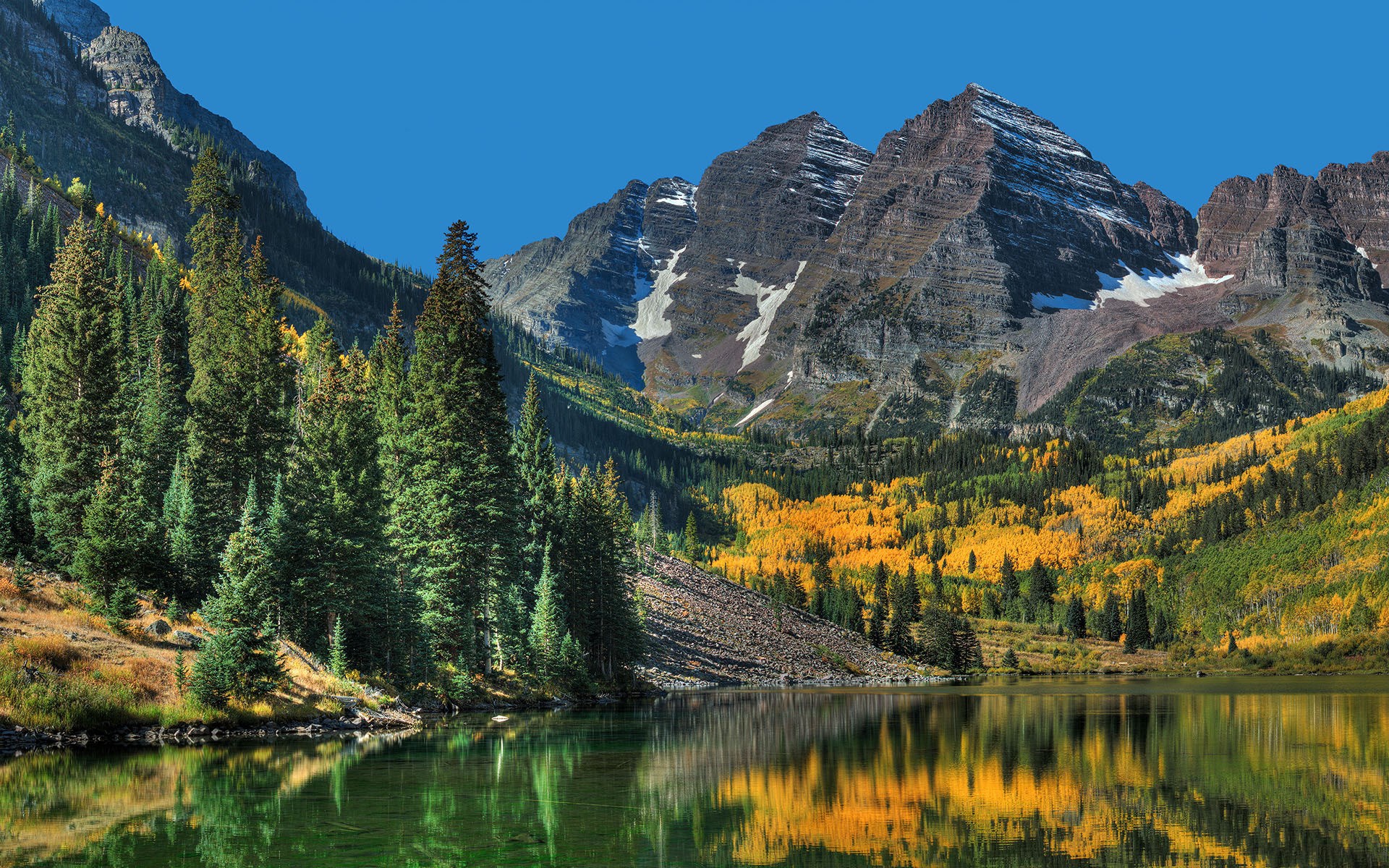 Maroon Bells mountains reflected in Maroon Lake, Colorado HD Wallpaper