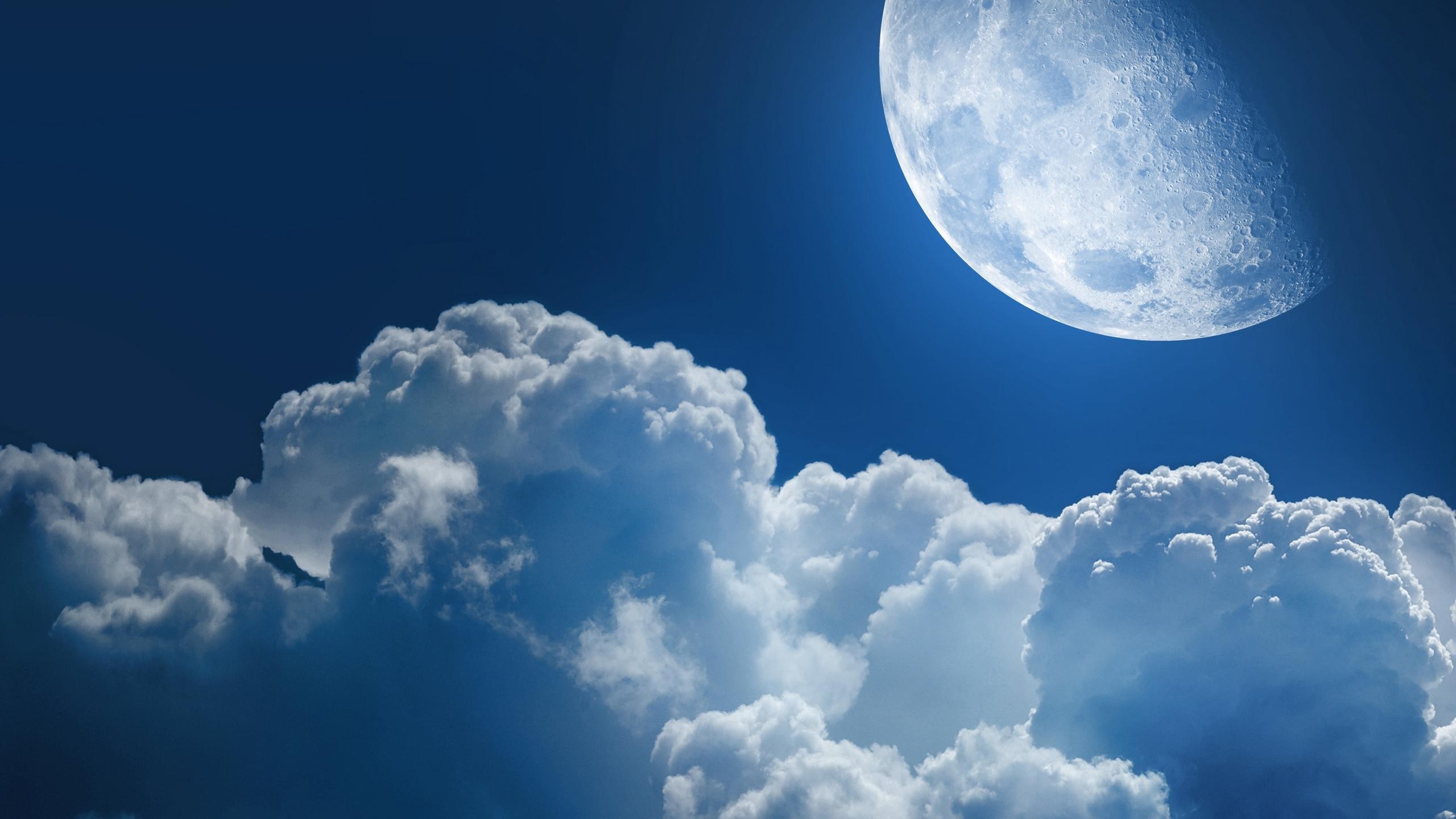 Moon and clouds in the night sky HD Wallpaper