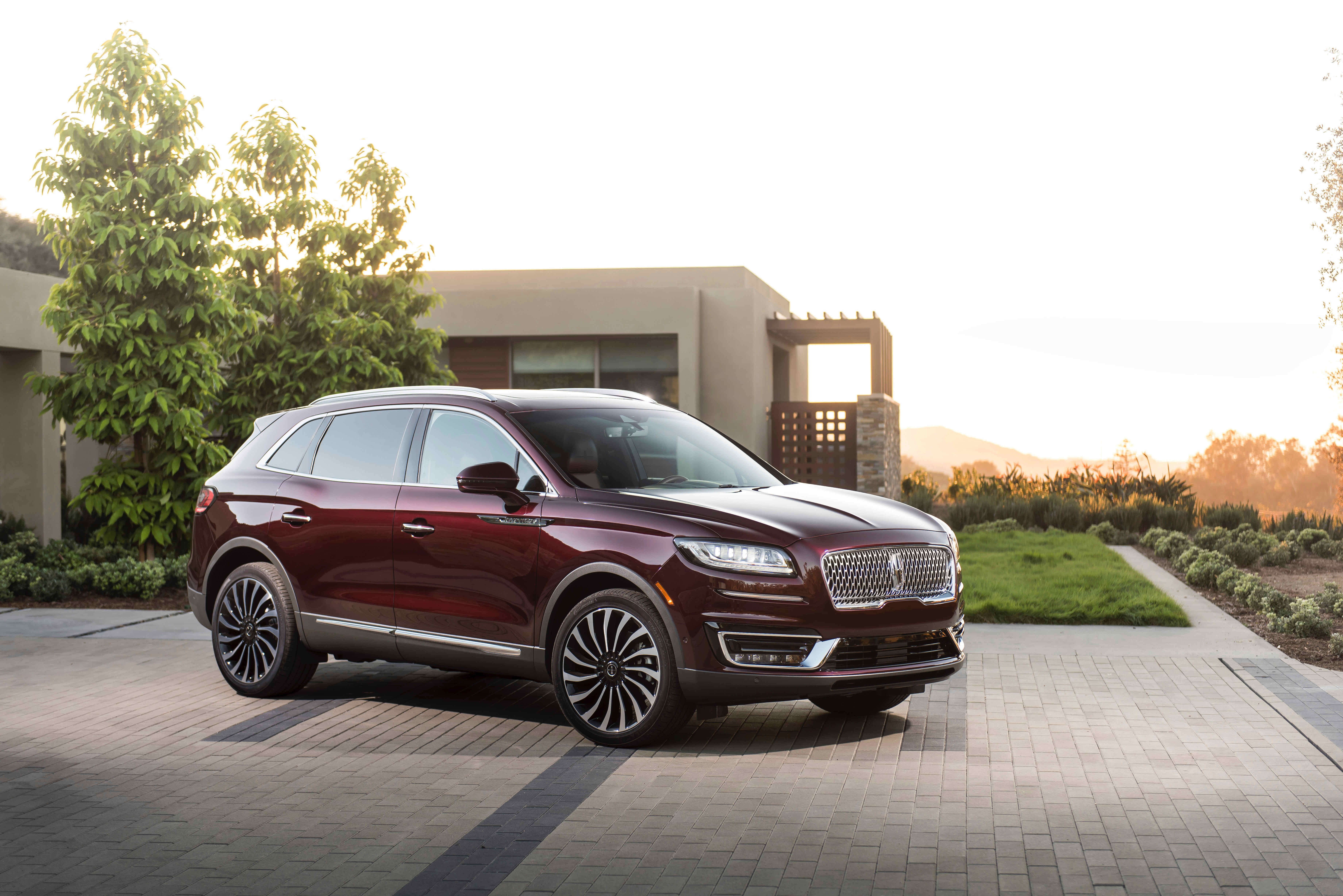 2018 Lincoln Nautilus SUV HD Wallpaper