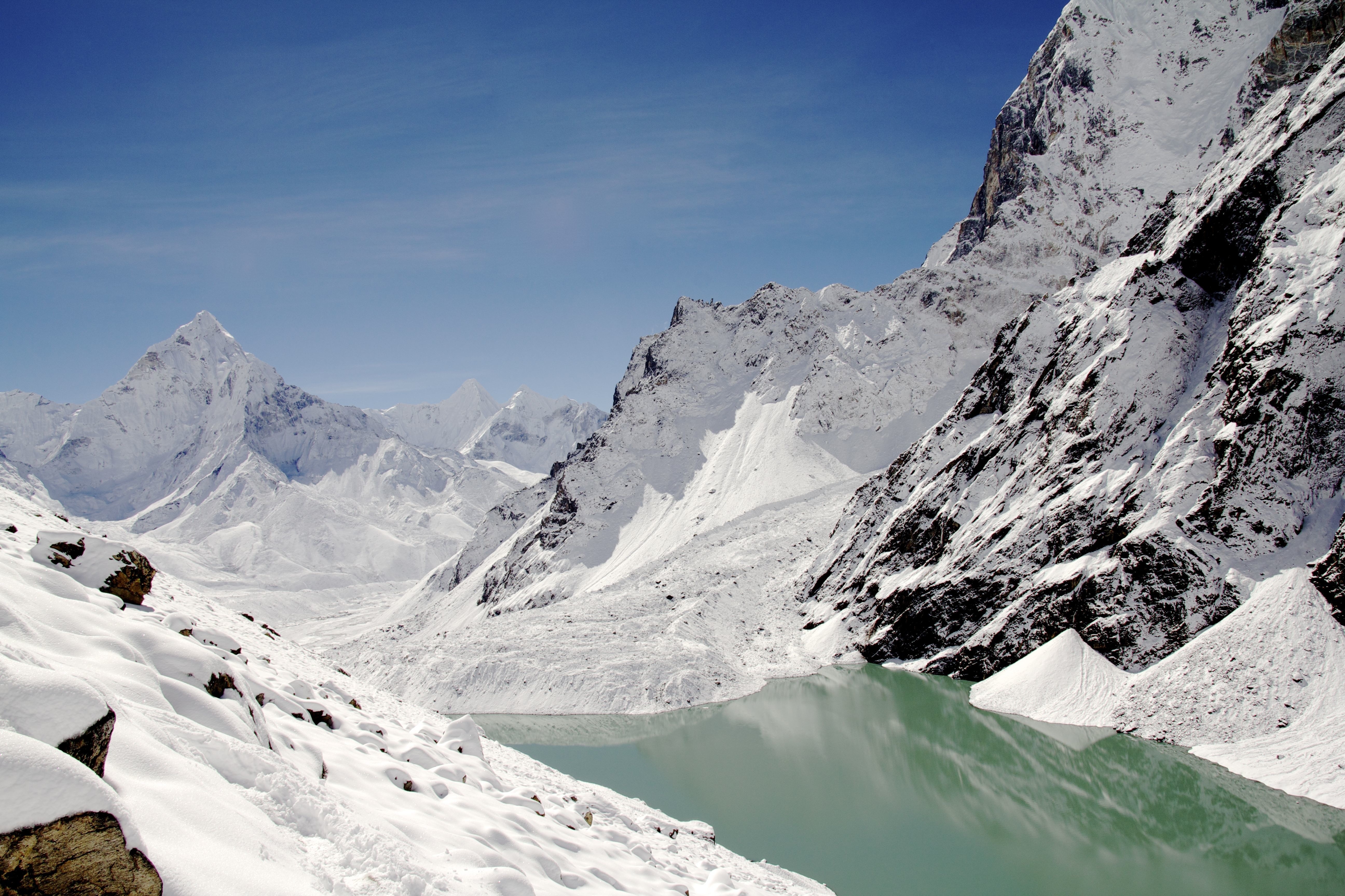 Snowy mountain range with a turquoise lake and glacier HD Wallpaper