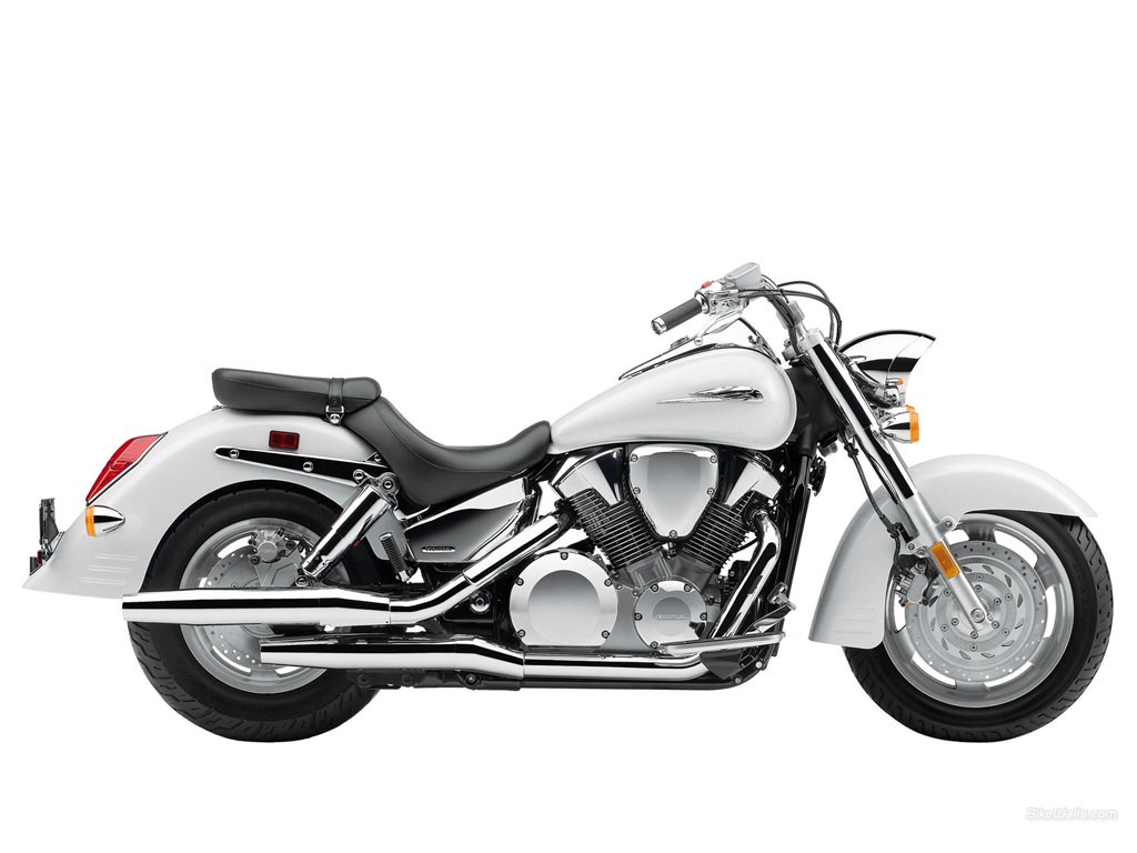 White Honda Cruiser Motorcycle HD Wallpaper