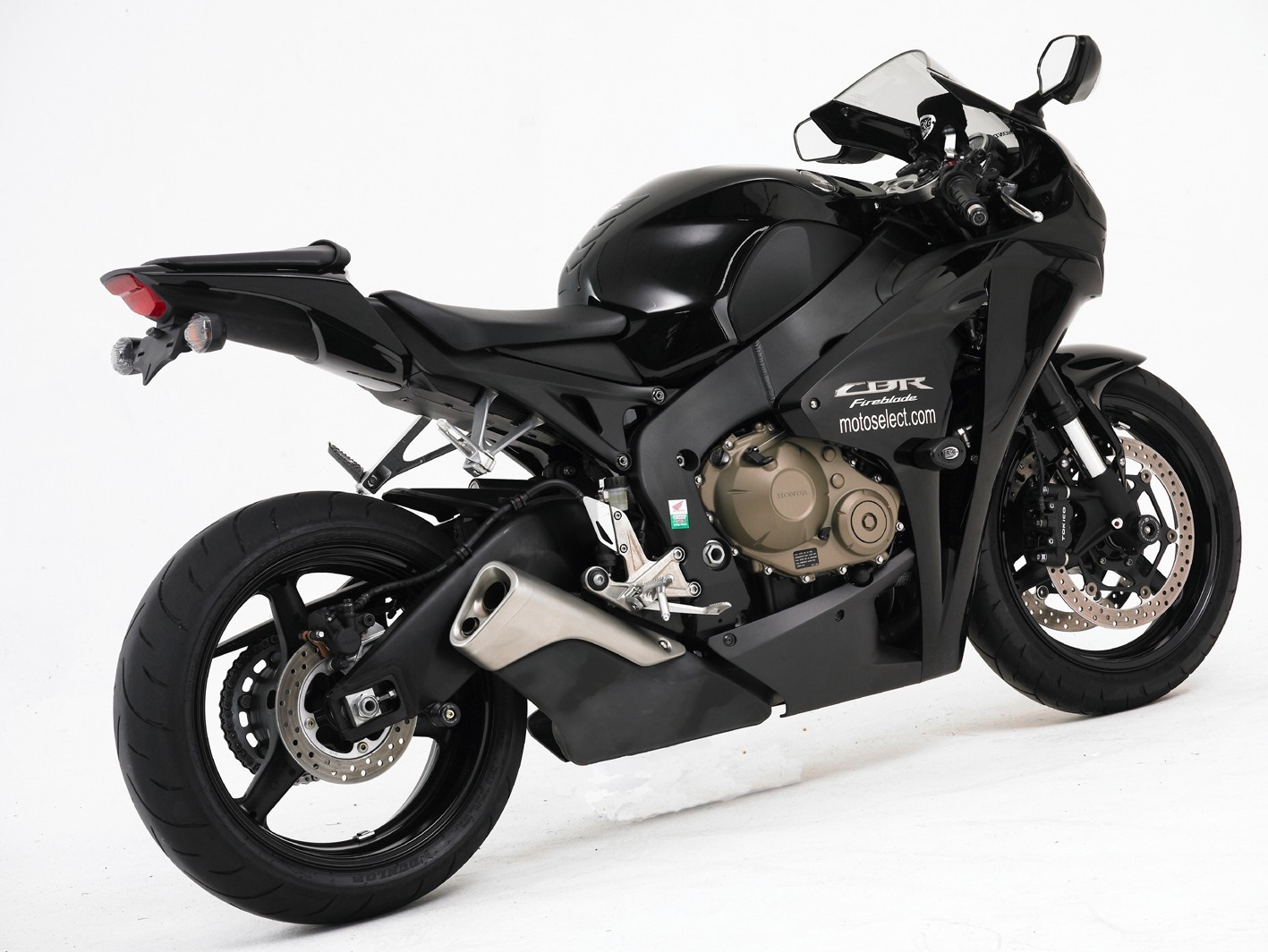 Black Honda CBR Fireblade motorcycle HD Wallpaper