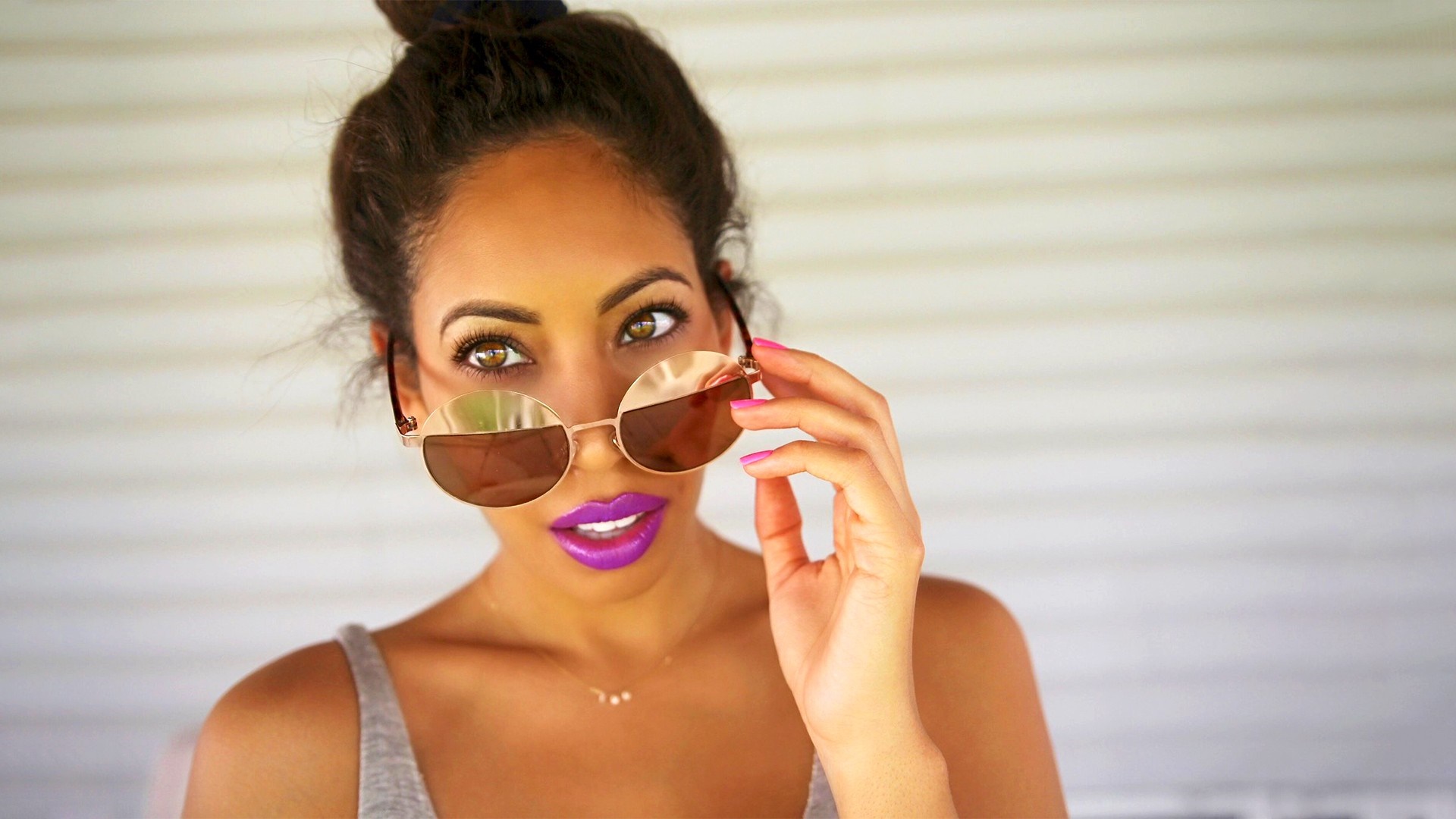 Woman with sunglasses and purple lipstick HD Wallpaper