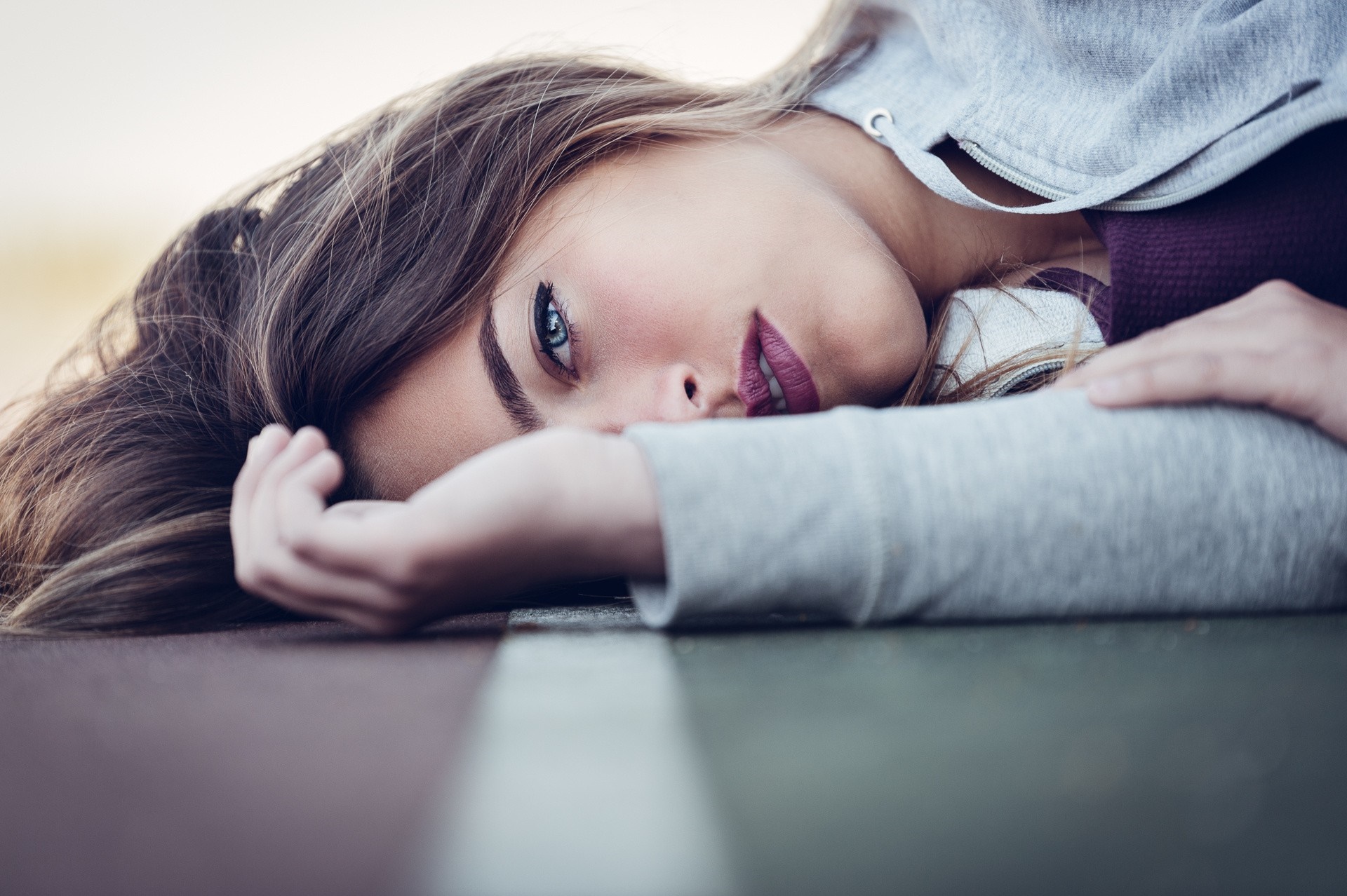 Woman lying down with eyes open HD Wallpaper