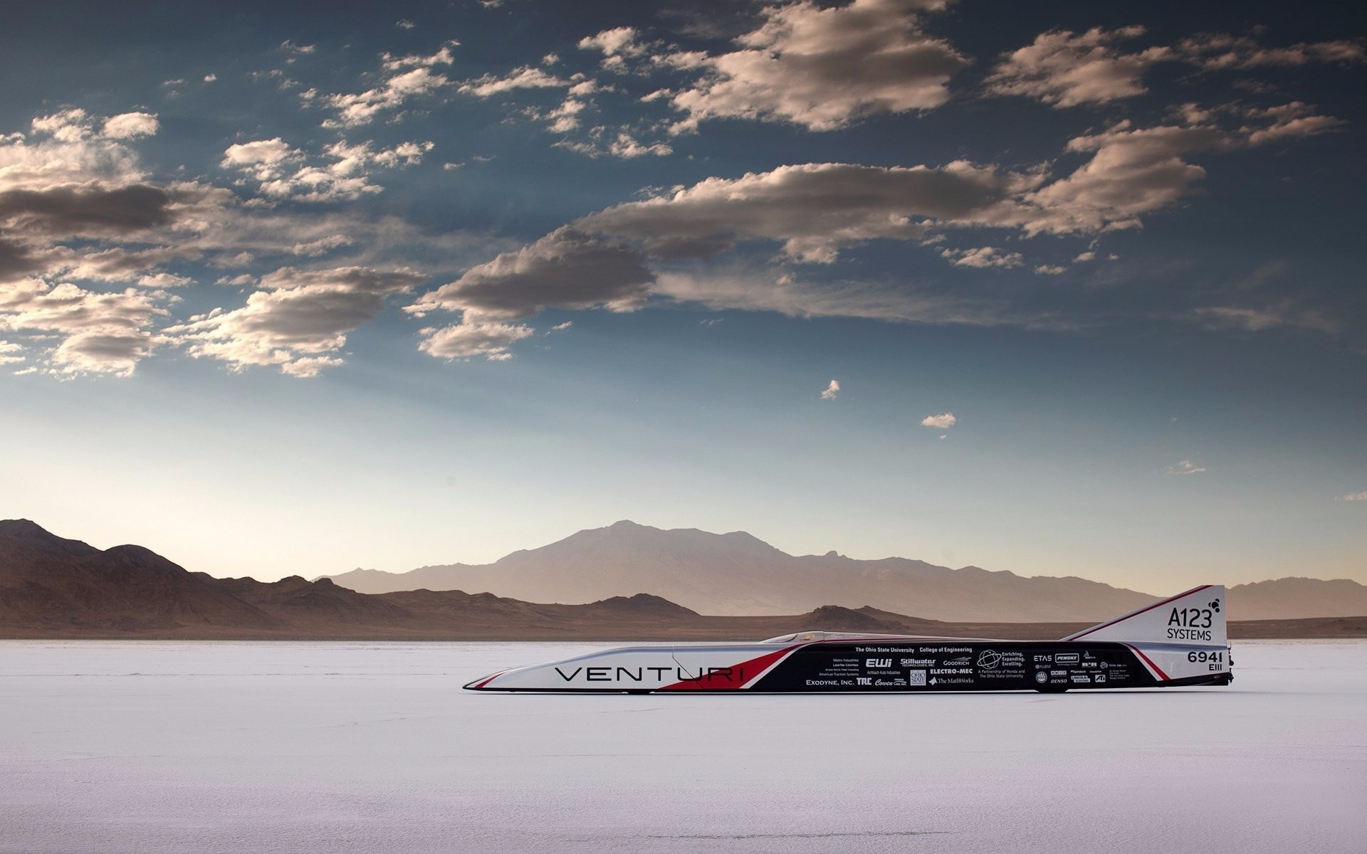 Venture electric land speed record car on salt flats HD Wallpaper