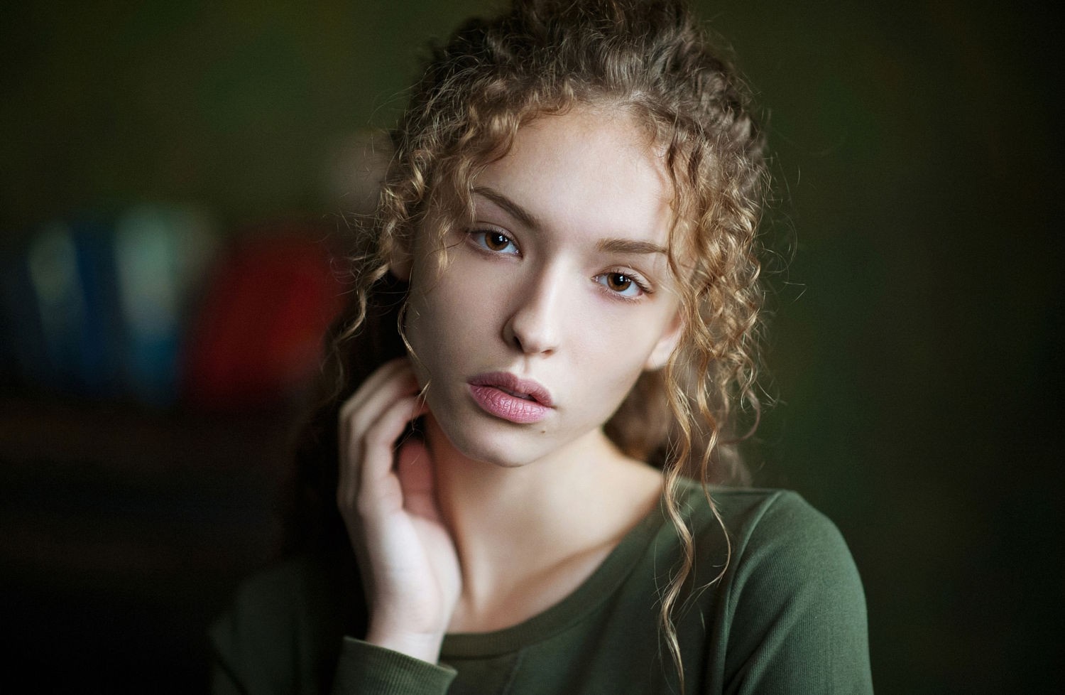Portrait of a young woman with curly brown hair HD Wallpaper