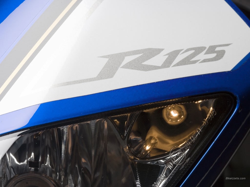 Yamaha R125 motorcycle headlight and logo HD Wallpaper