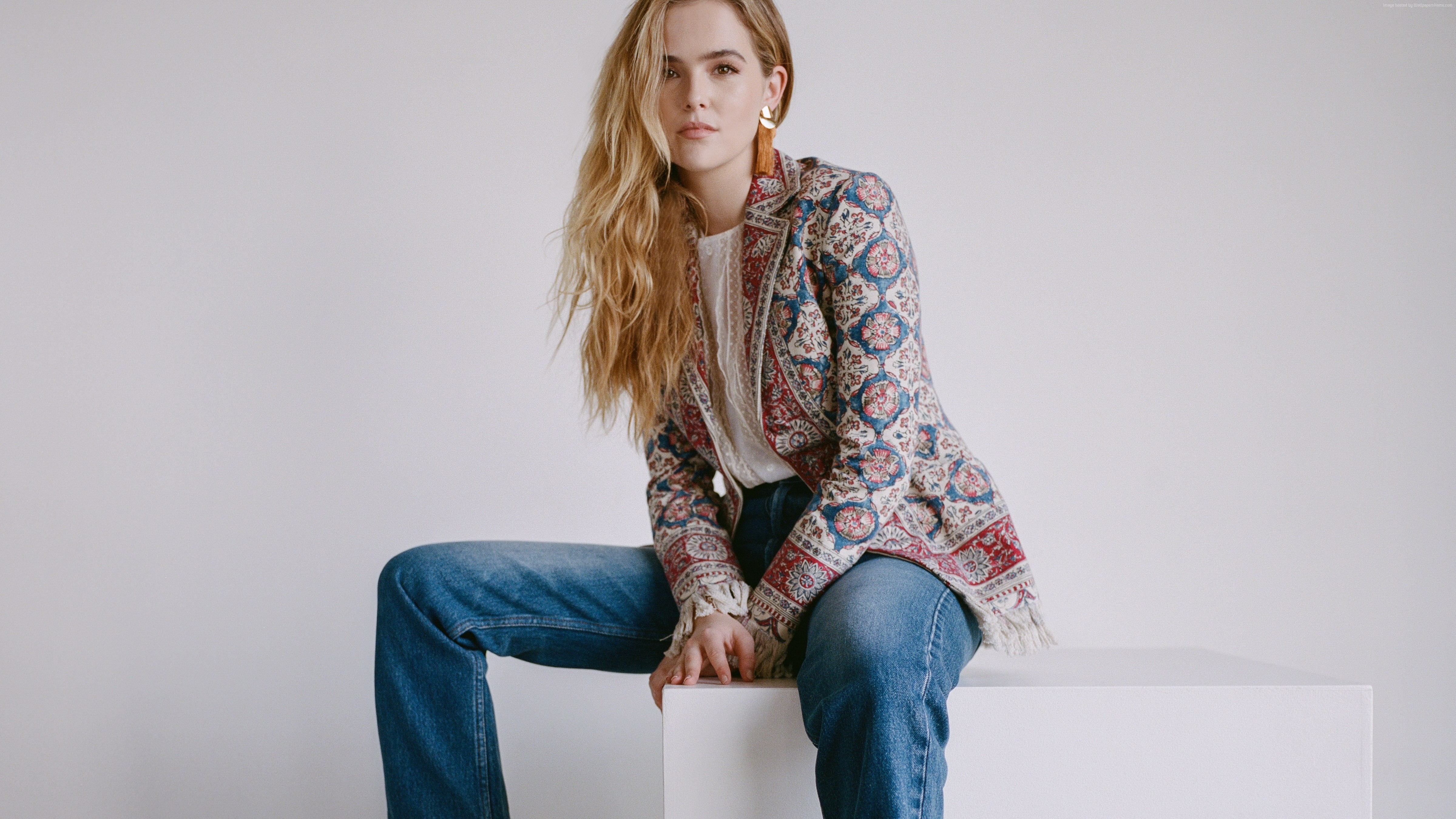 Zoey Deutch 4K HD Wallpaper