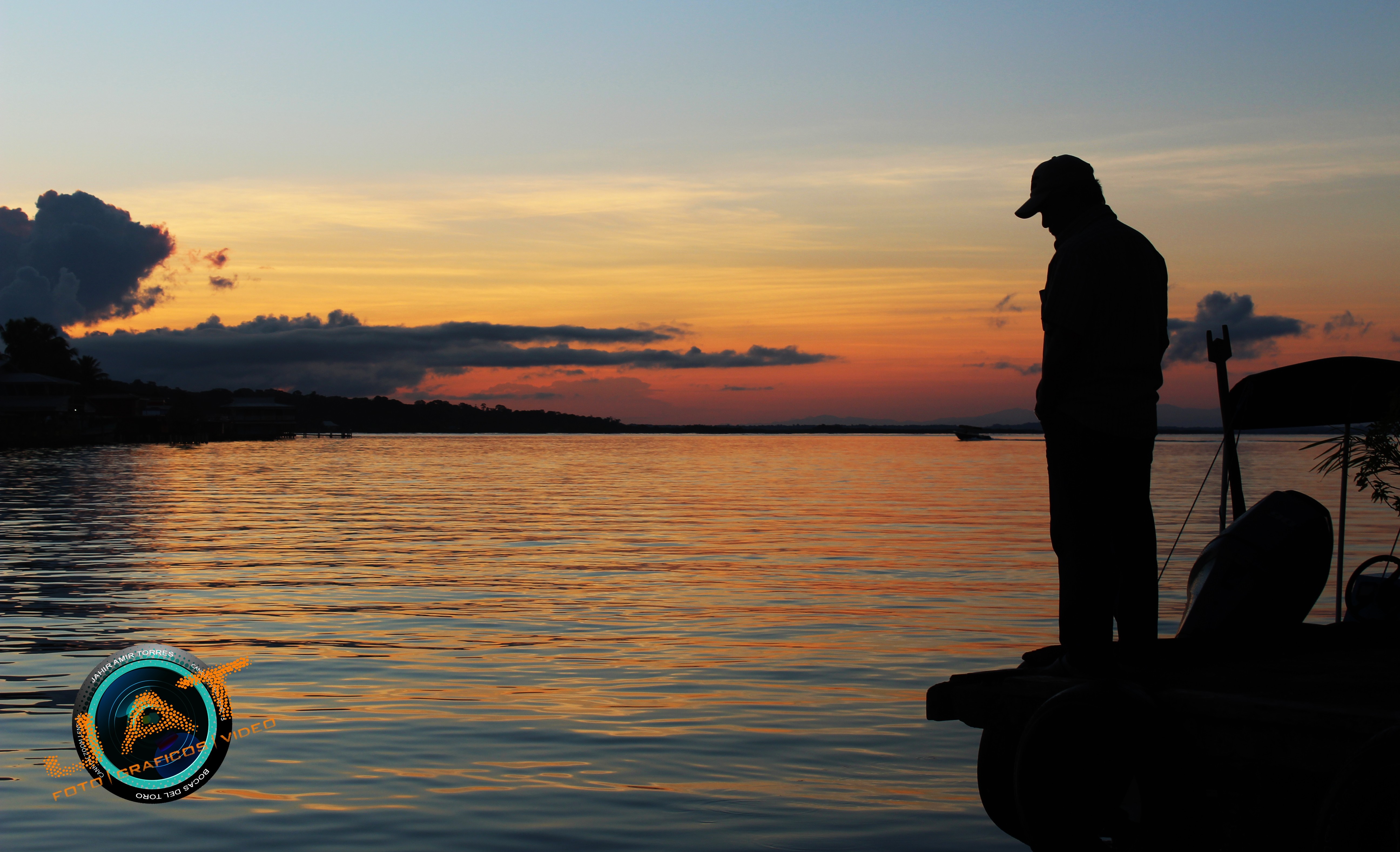 Silhouette of a man on a boat at sunset in Bocas del Toro HD Wallpaper