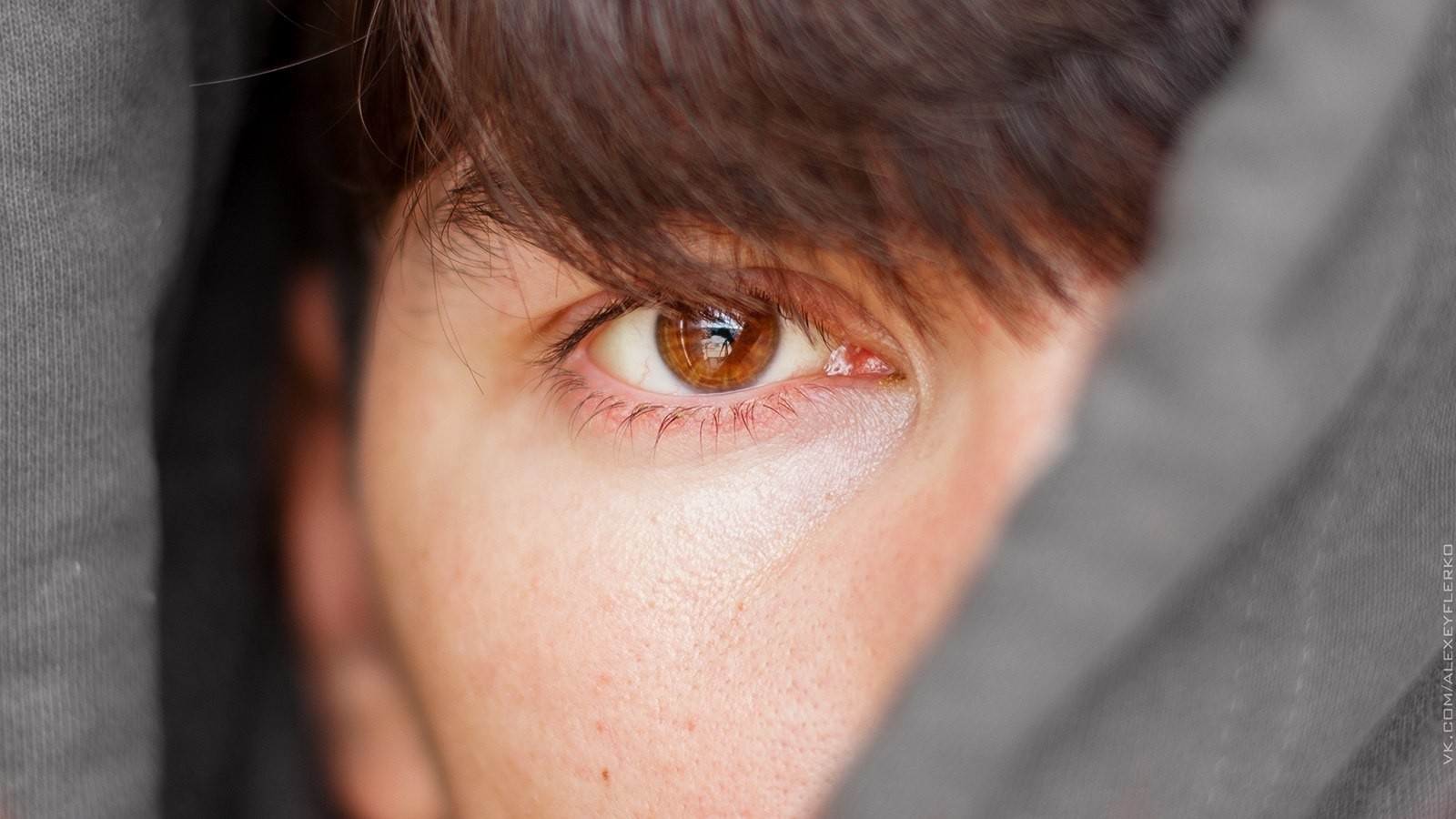 Close up of a person's eye HD Wallpaper