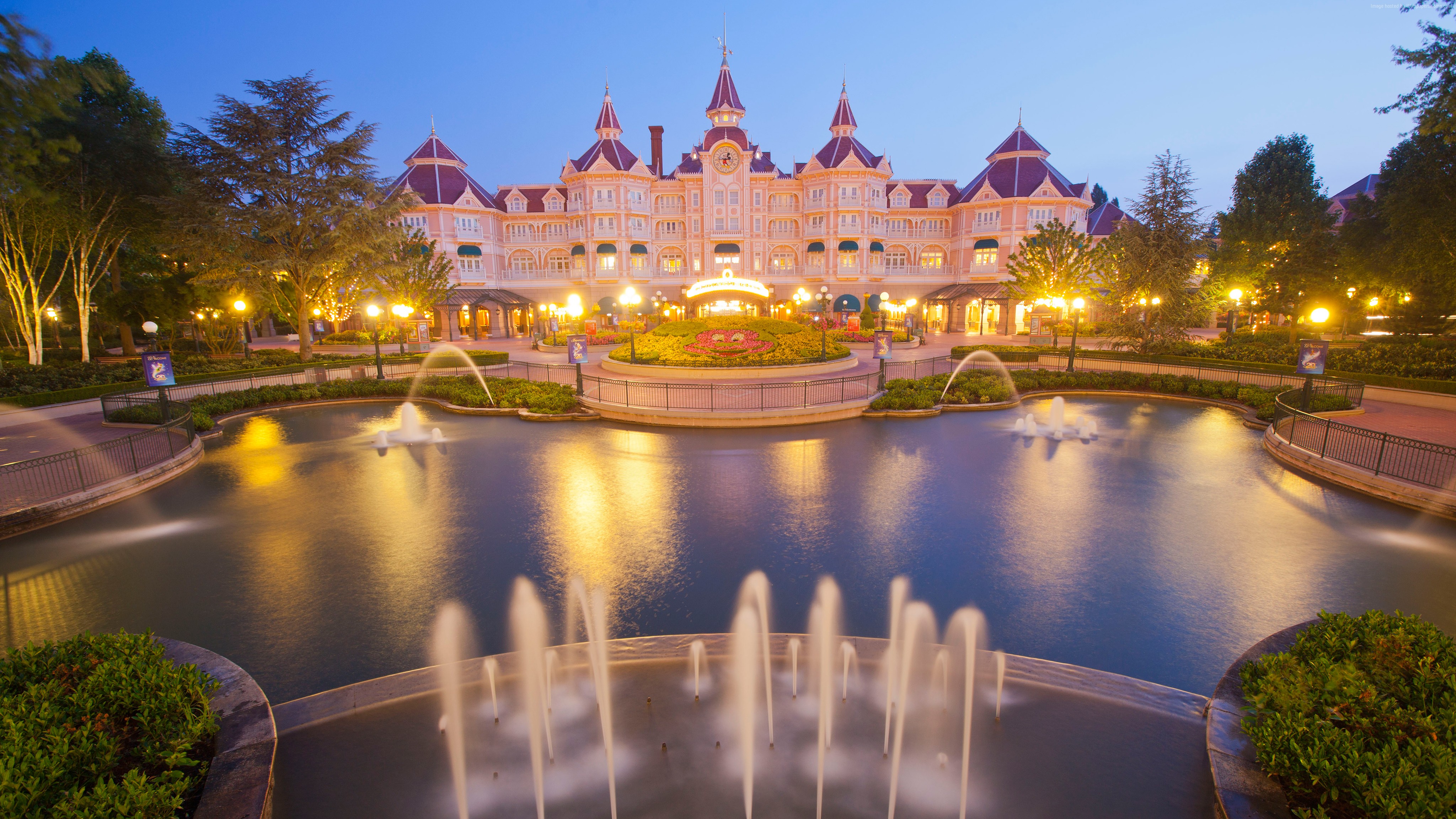 Disneyland Hotel Paris with Fountain HD Wallpaper