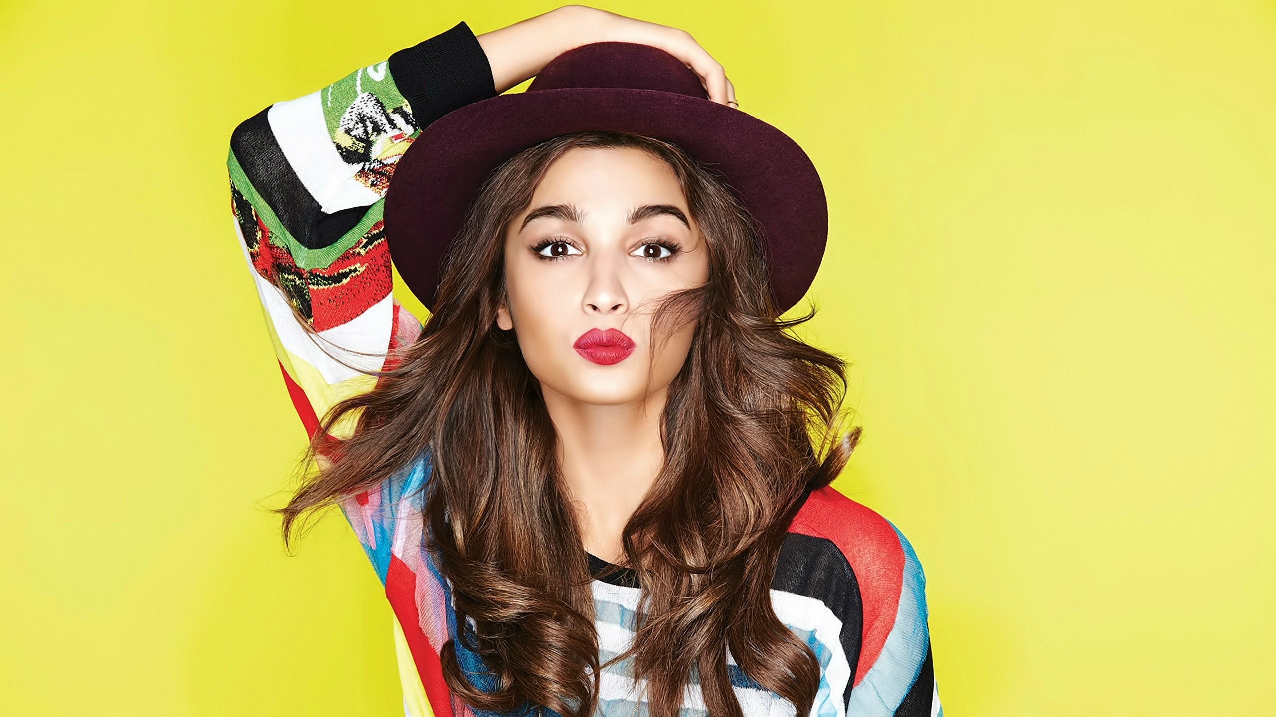 Alia Bhatt wearing a colorful top and hat HD Wallpaper