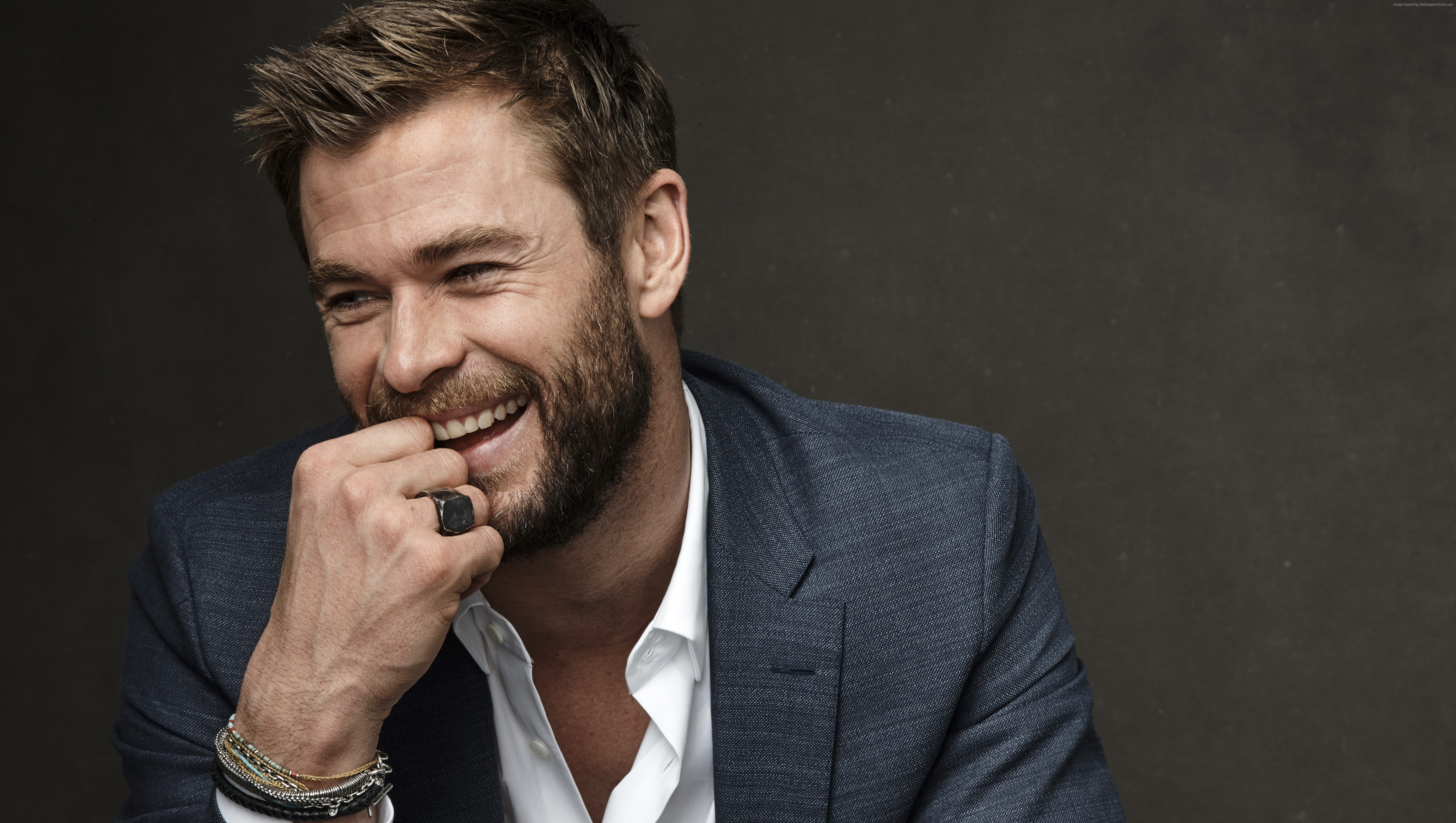 Chris Hemsworth in a Suit HD Wallpaper