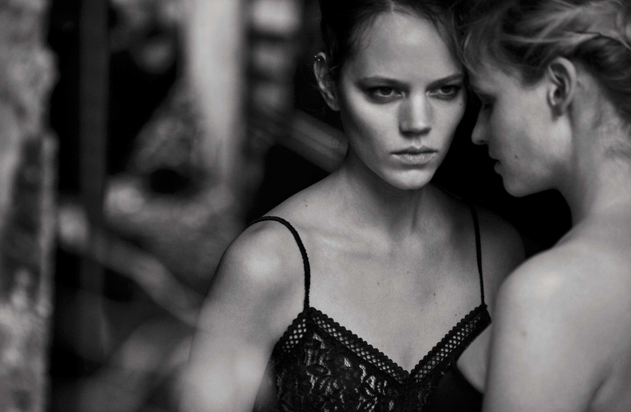 Two women in black lingerie, monochrome portrait HD Wallpaper