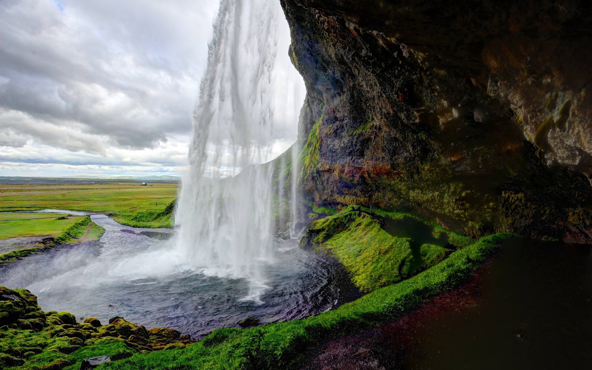 Seljalandsfoss waterfall in Iceland HD Wallpaper