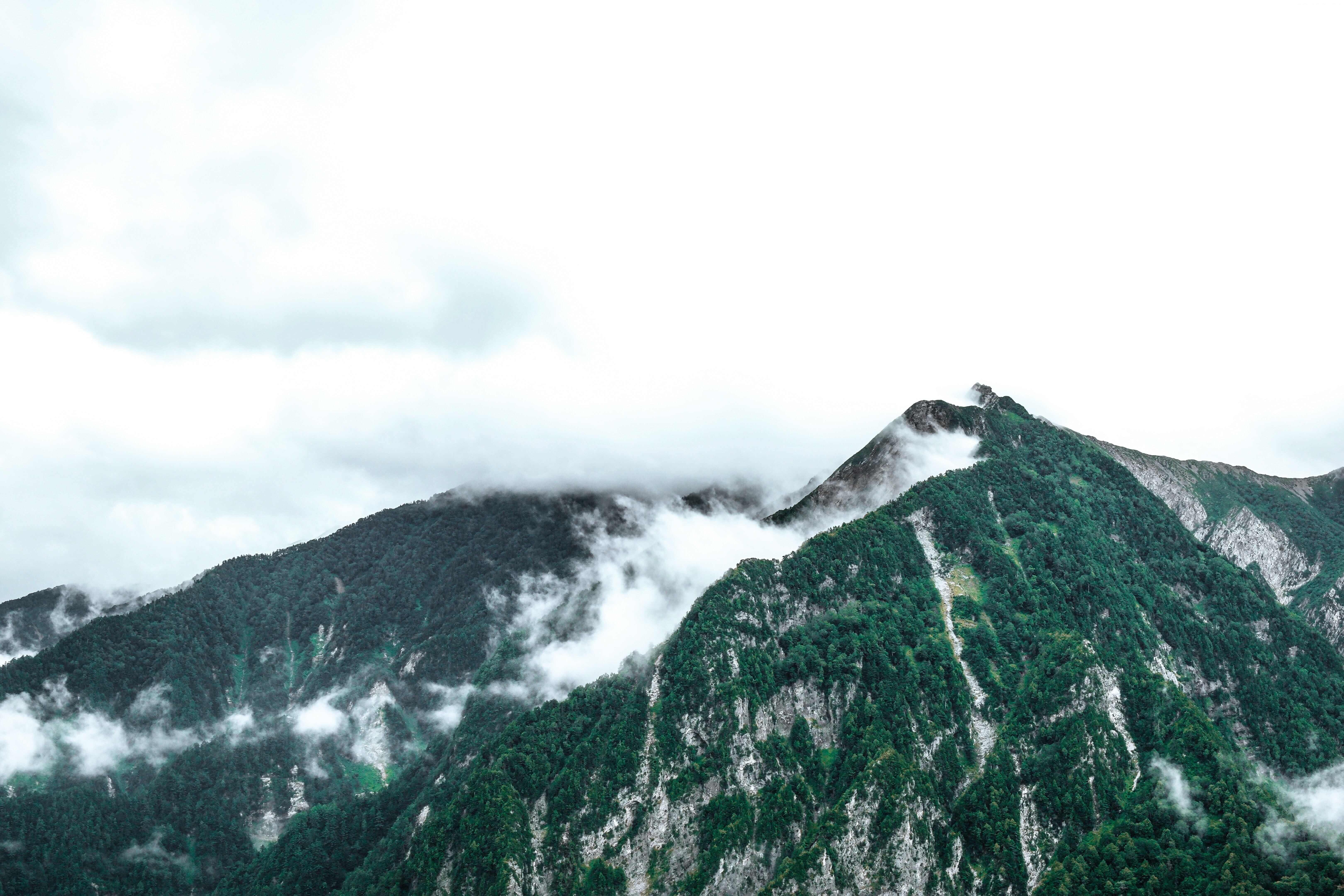 Mountain range with clouds HD Wallpaper