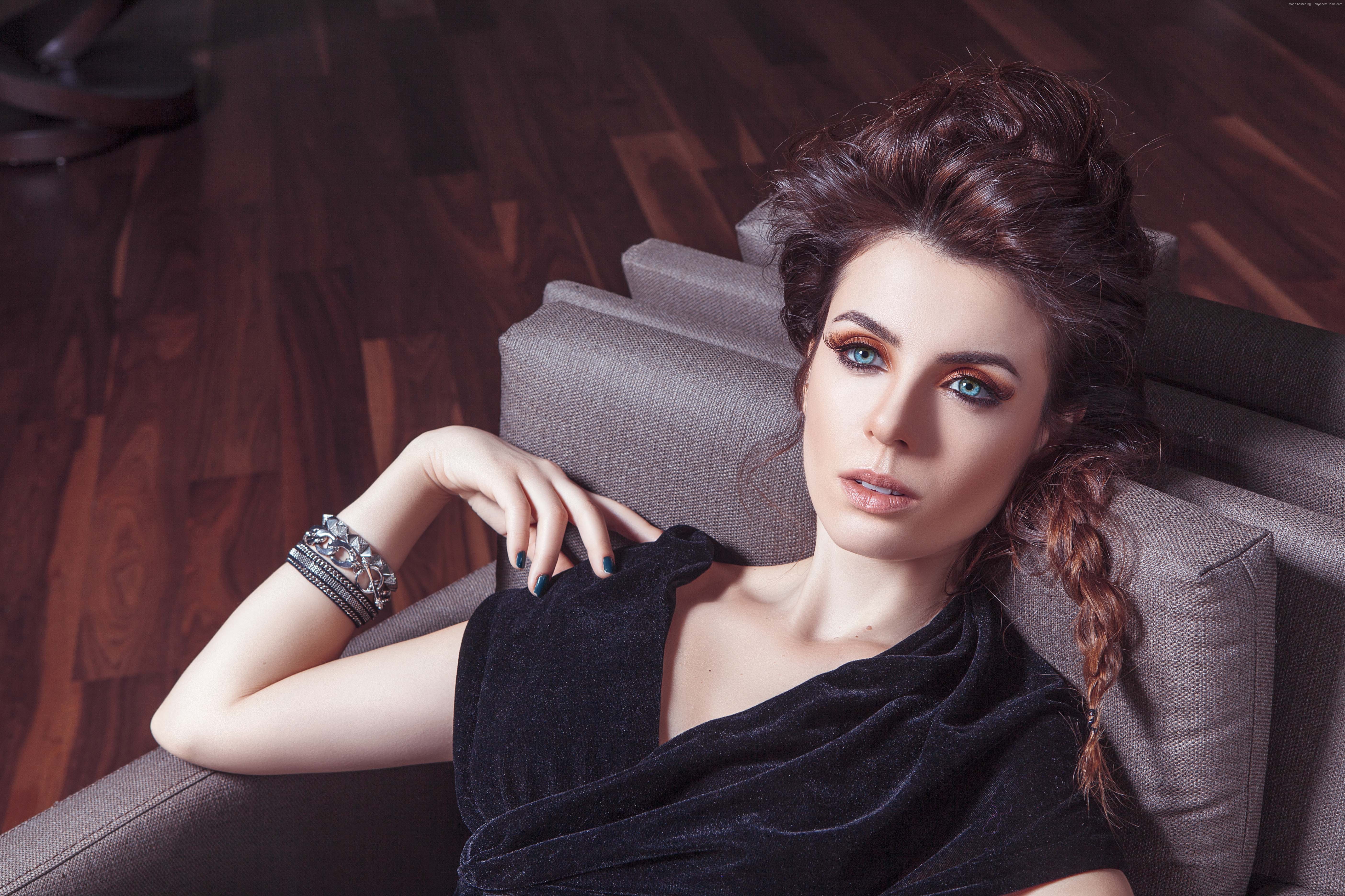 Basak Parlak in black dress with bracelet HD Wallpaper