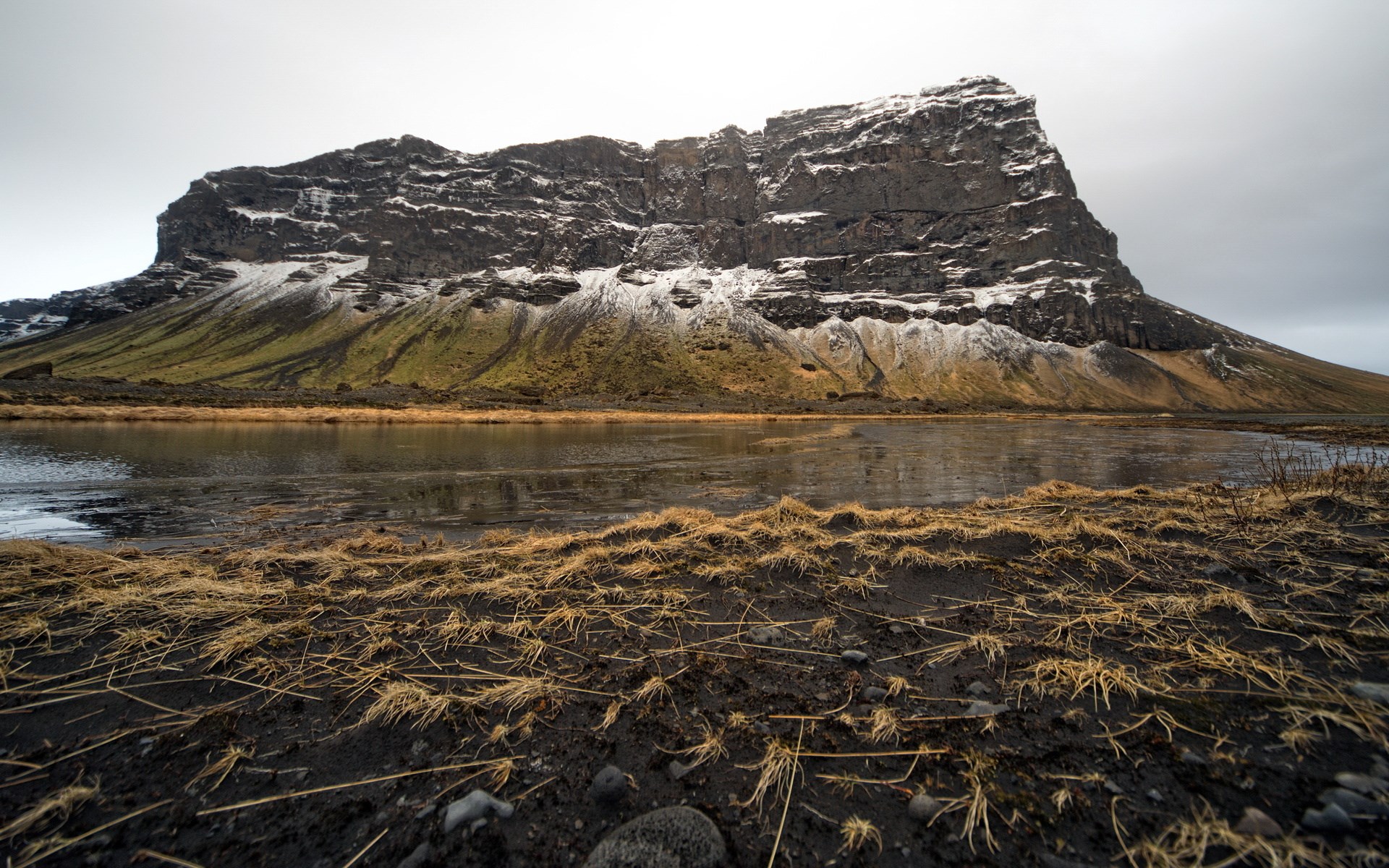 Mountain landscape with a lake and dry grass HD Wallpaper