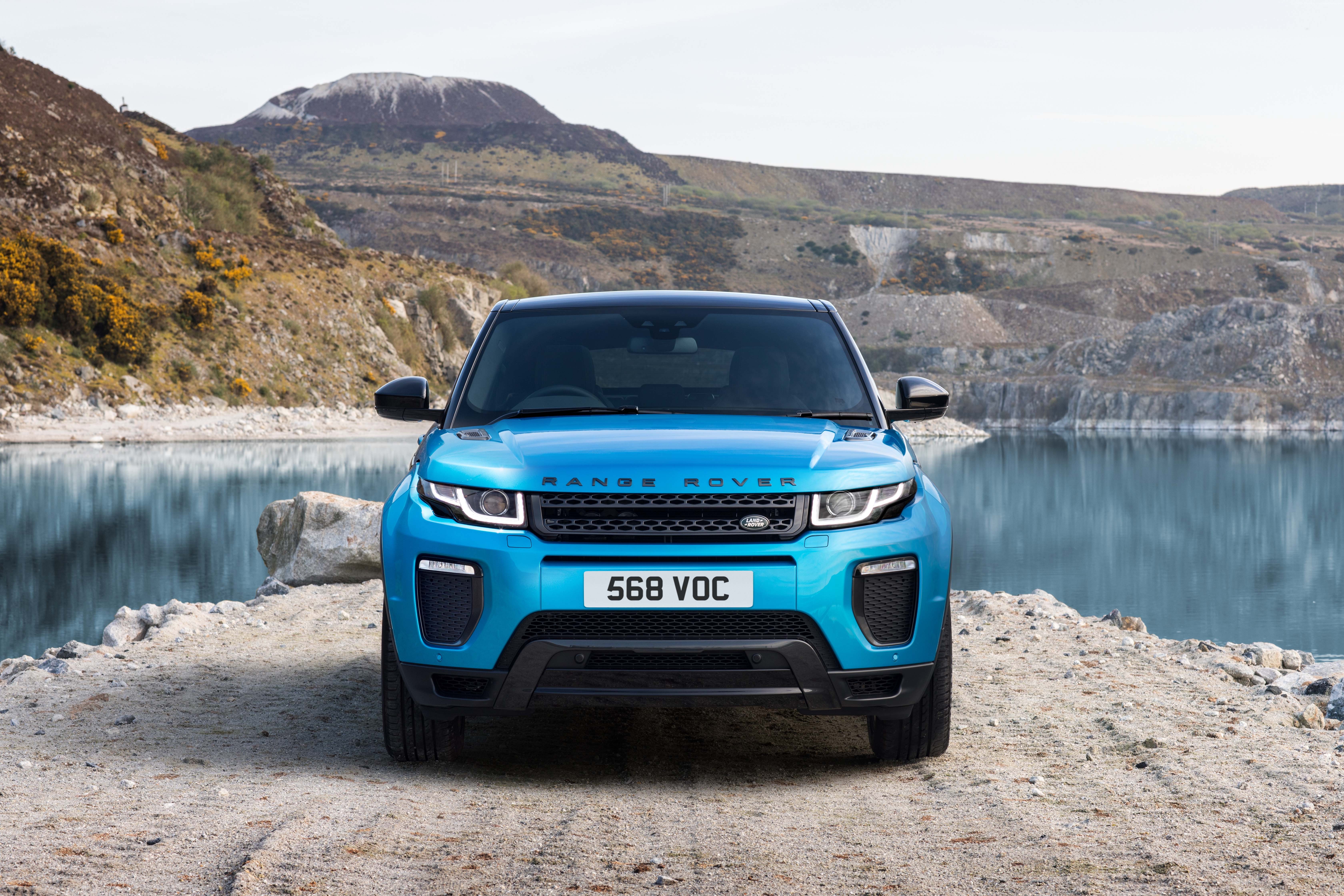 Blue Range Rover Evoque parked by a lake HD Wallpaper