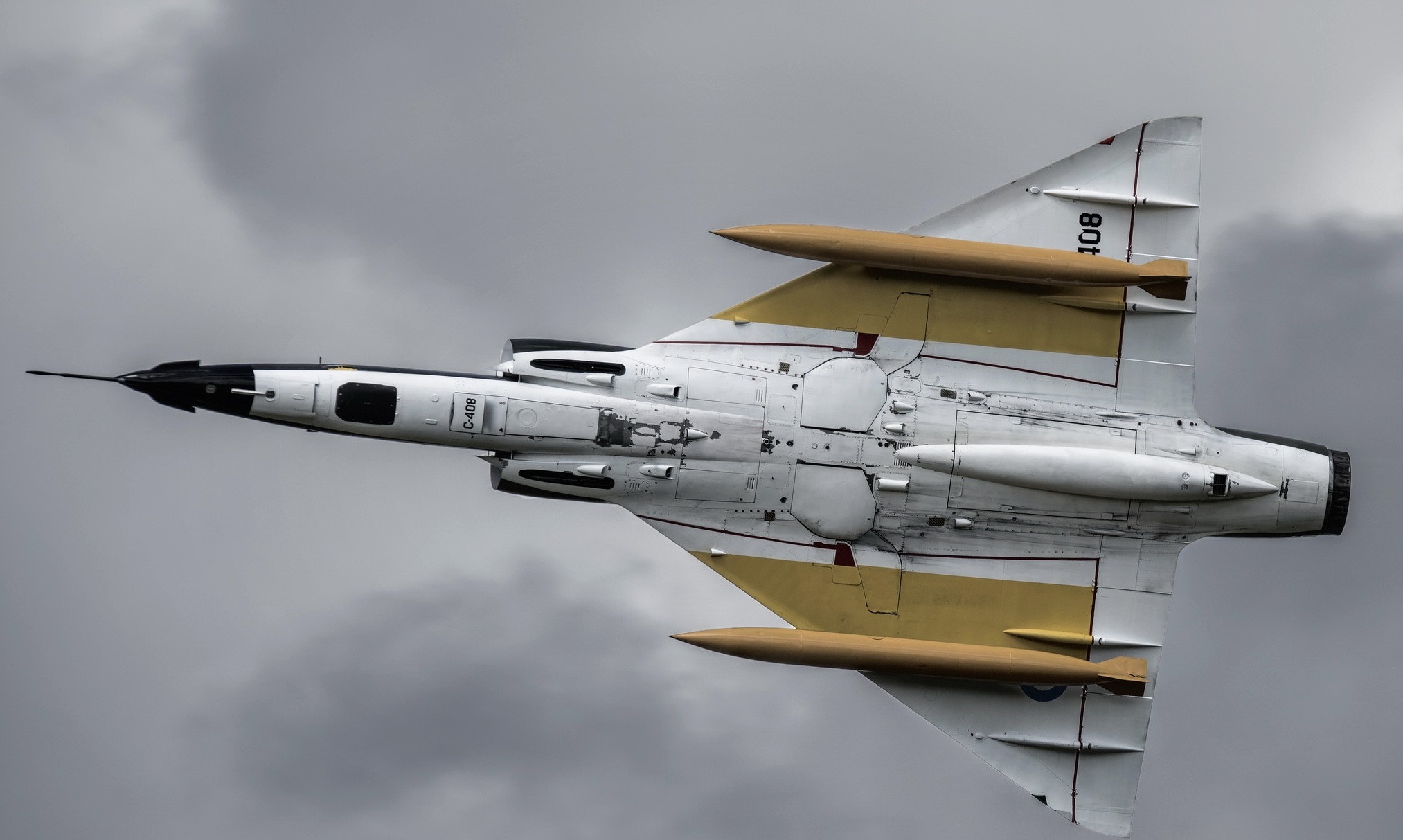Underside view of a Dassault Mirage III fighter jet HD Wallpaper