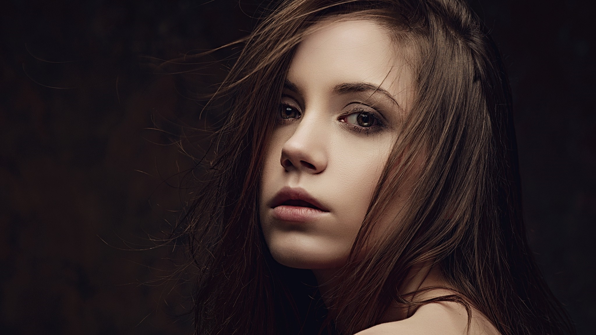 Portrait of a young woman with brown hair HD Wallpaper